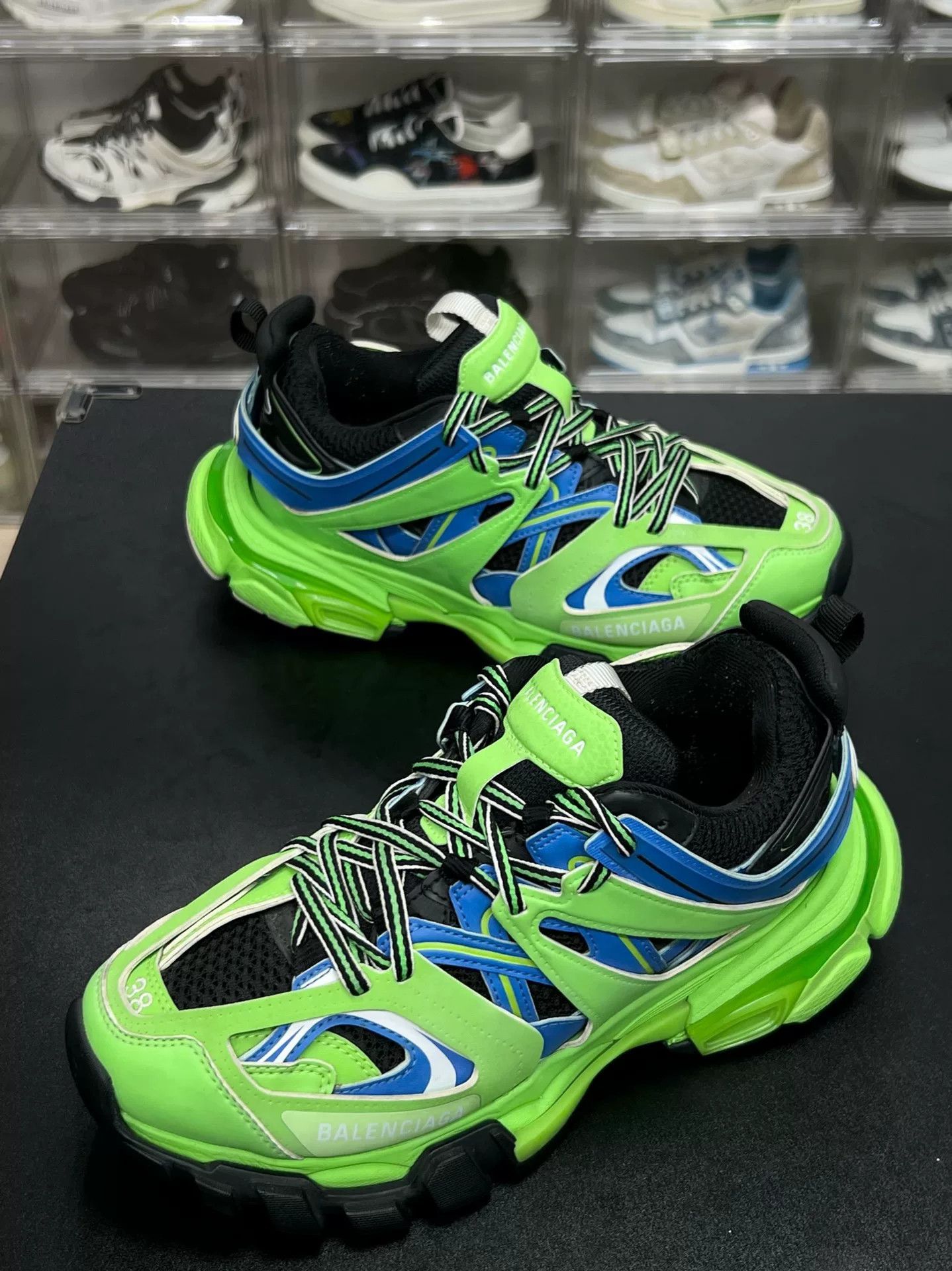 Balenciaga Balenciaga Green Lowtop Sneakers us_8 Women Size US 8 / IT 38 - 1 Thumbnail