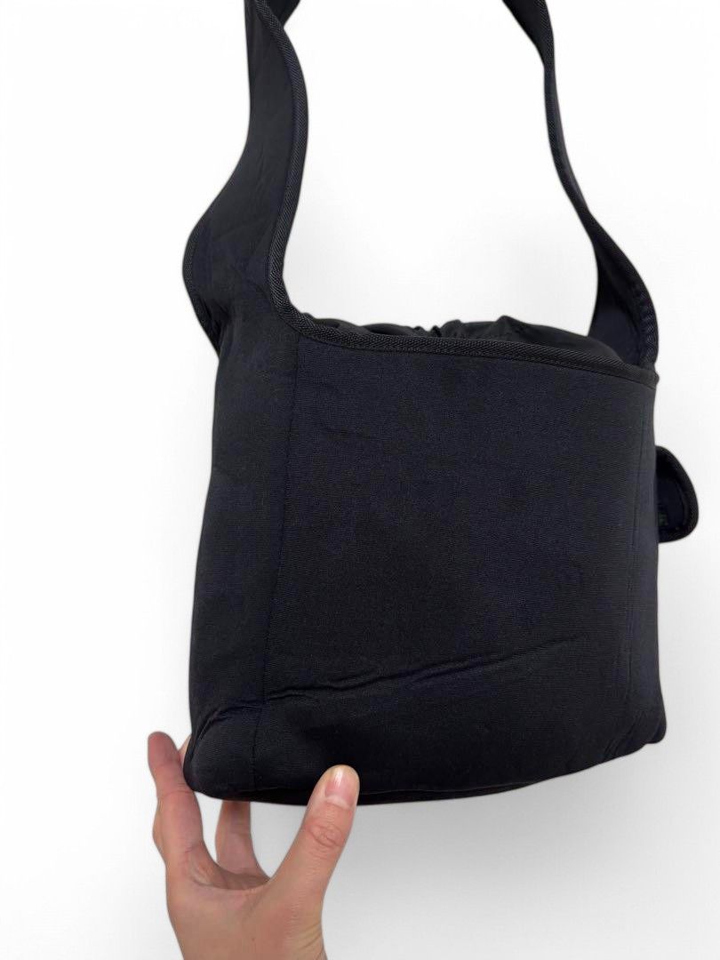 バッグ 90s miu miu vintage shoulder bag black Miu Miu Shoulder Bag: Refined Style