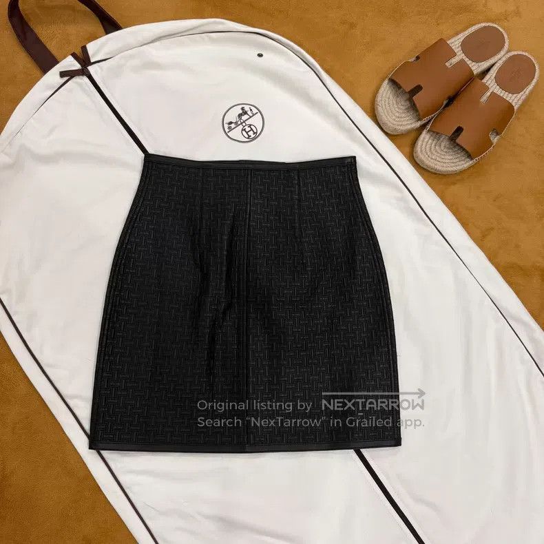Hermes Hermes Black All Print Sheepskin Skirt Size 24" / US 00 / IT 34 - 2 Thumbnail
