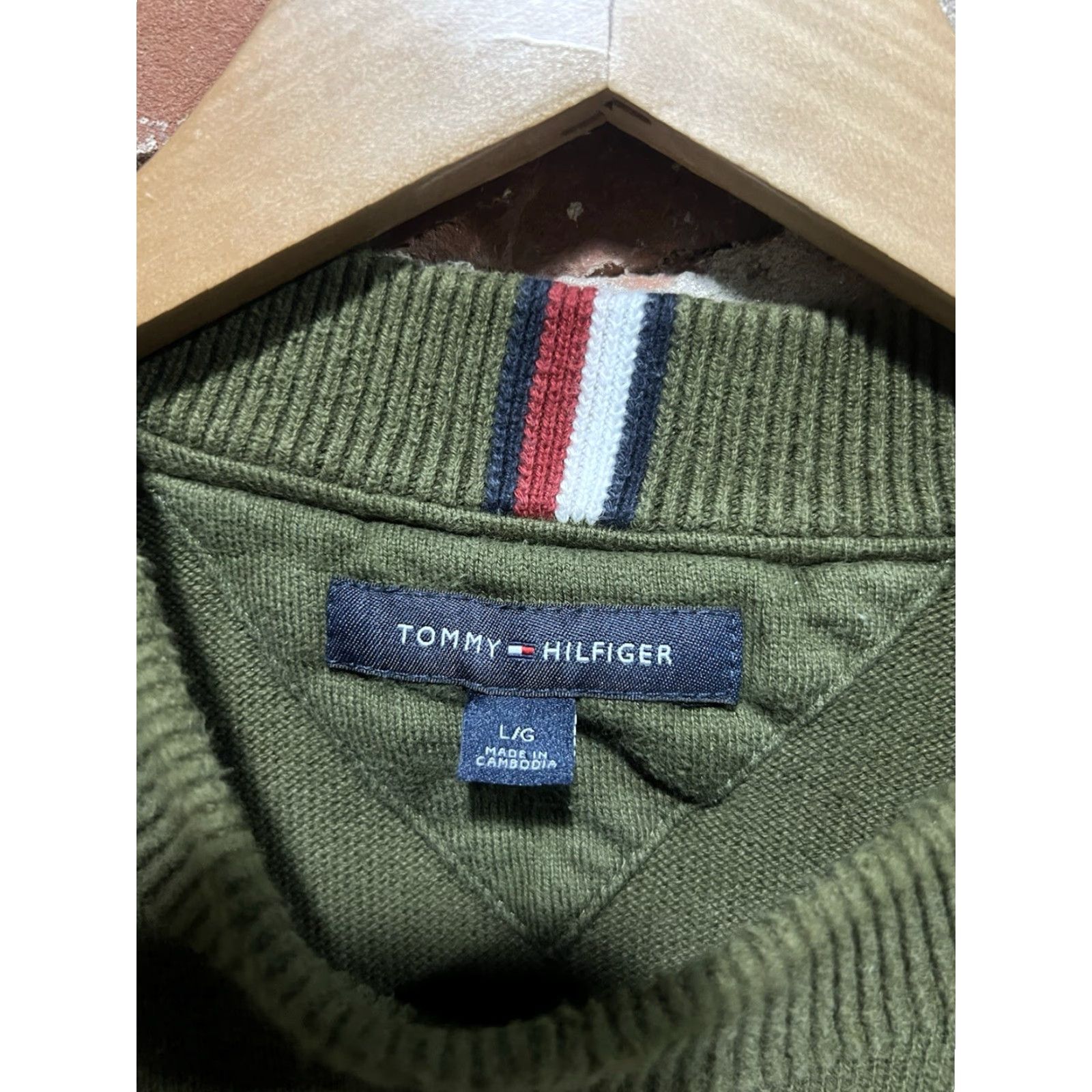 Tommy Hilfiger VINTAGE Tommy Hilfiger Mens Green Embroidered Graphic New York Sweatshirt L Size US L / EU 52-54 / 3 - 3 Thumbnail