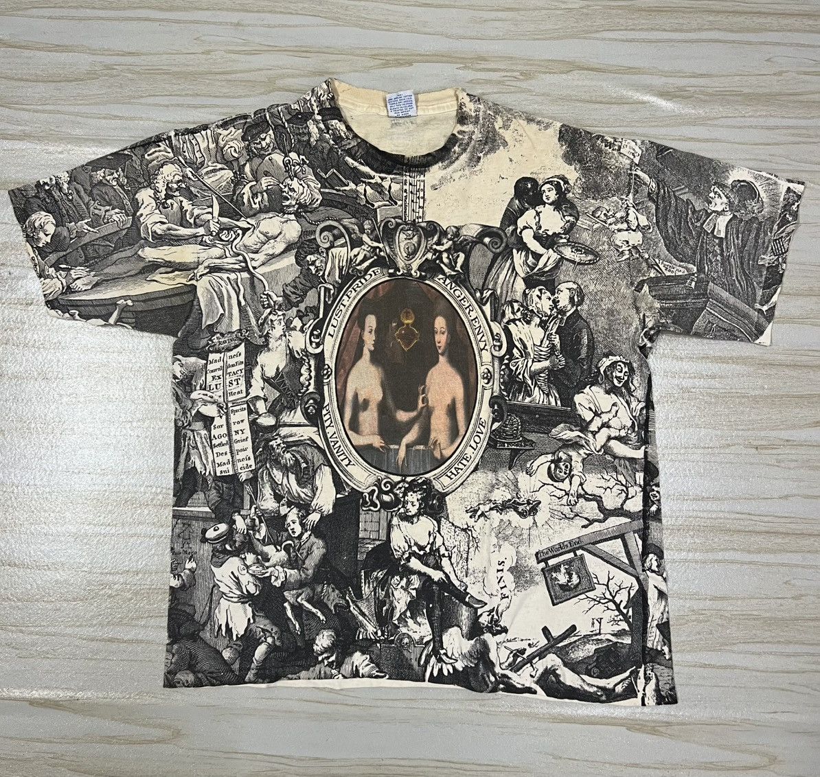 Vintage Rare Greek Goddess Lesbian Month Of The Sacred Heart Tee Size US L / EU 52-54 / 3 - 1 Thumbnail