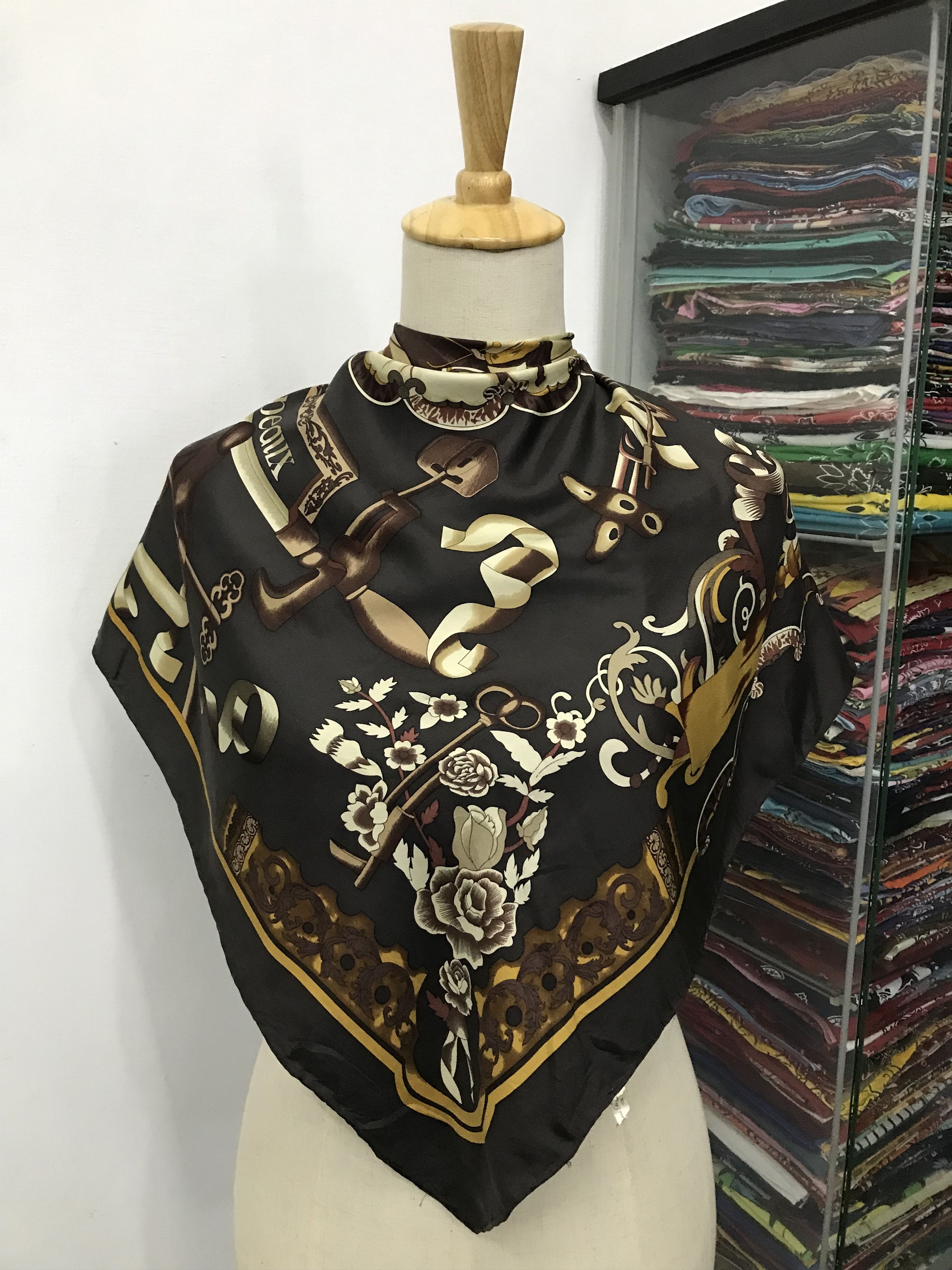 Vintage Vintage Copeaux Silk Scarf Size ONE SIZE - 1 Thumbnail