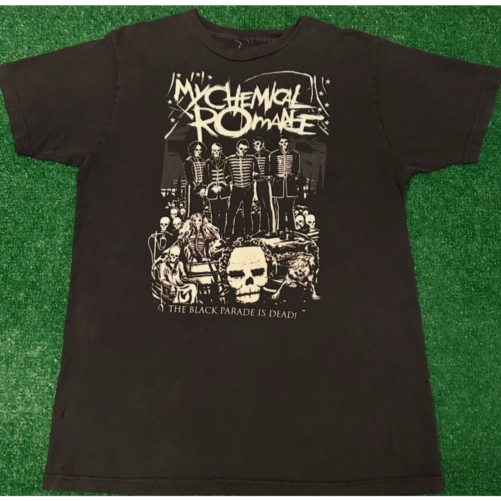 Vintage VINTAGE My Chemical Romance The Black Parade MCR Band Tee Shirt Y2K Mens Size M Black Shirt Band Emo Rock Punk 2000s Mens Size US M / EU 48-50 / 2 - 5 Thumbnail
