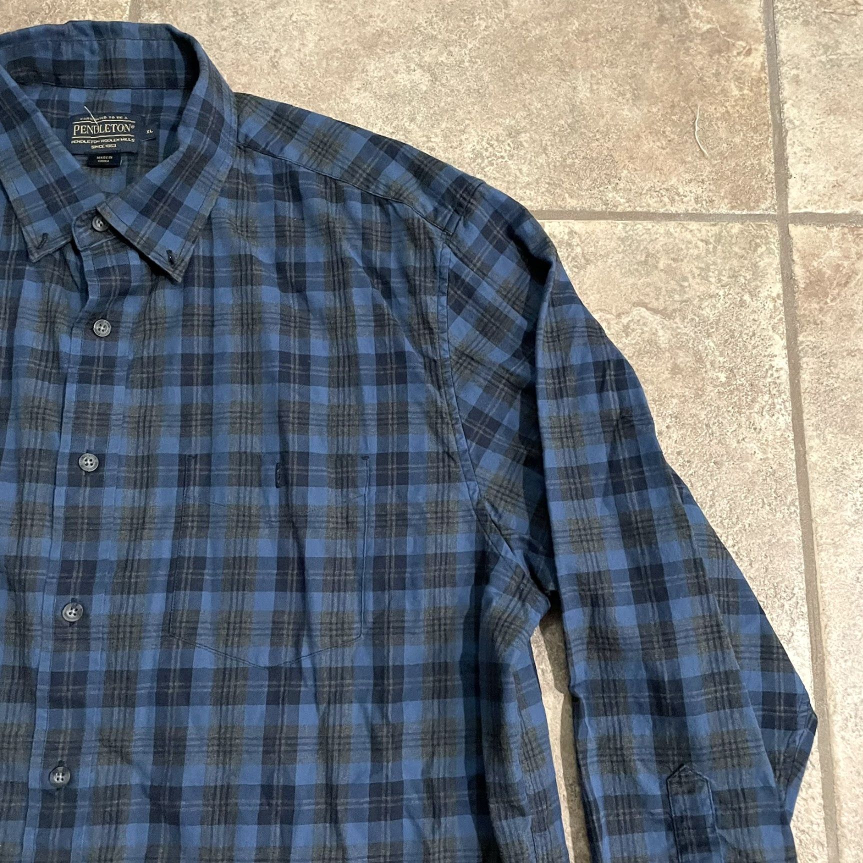 Pendleton VINTAGE Pendleton Shirt Plaid Long Sleeve Button-Down Men XL Blue Adult Large Men’s Size US XL / EU 56 / 4 - 2 Thumbnail