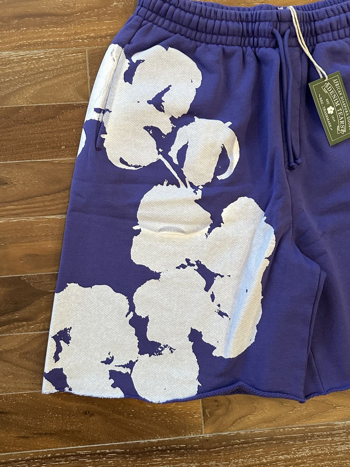 DENIM TEARS Denim Tears Jumbo Cotton Wreath Sweat Shorts M Size US 32 / EU 48 - 2 Thumbnail