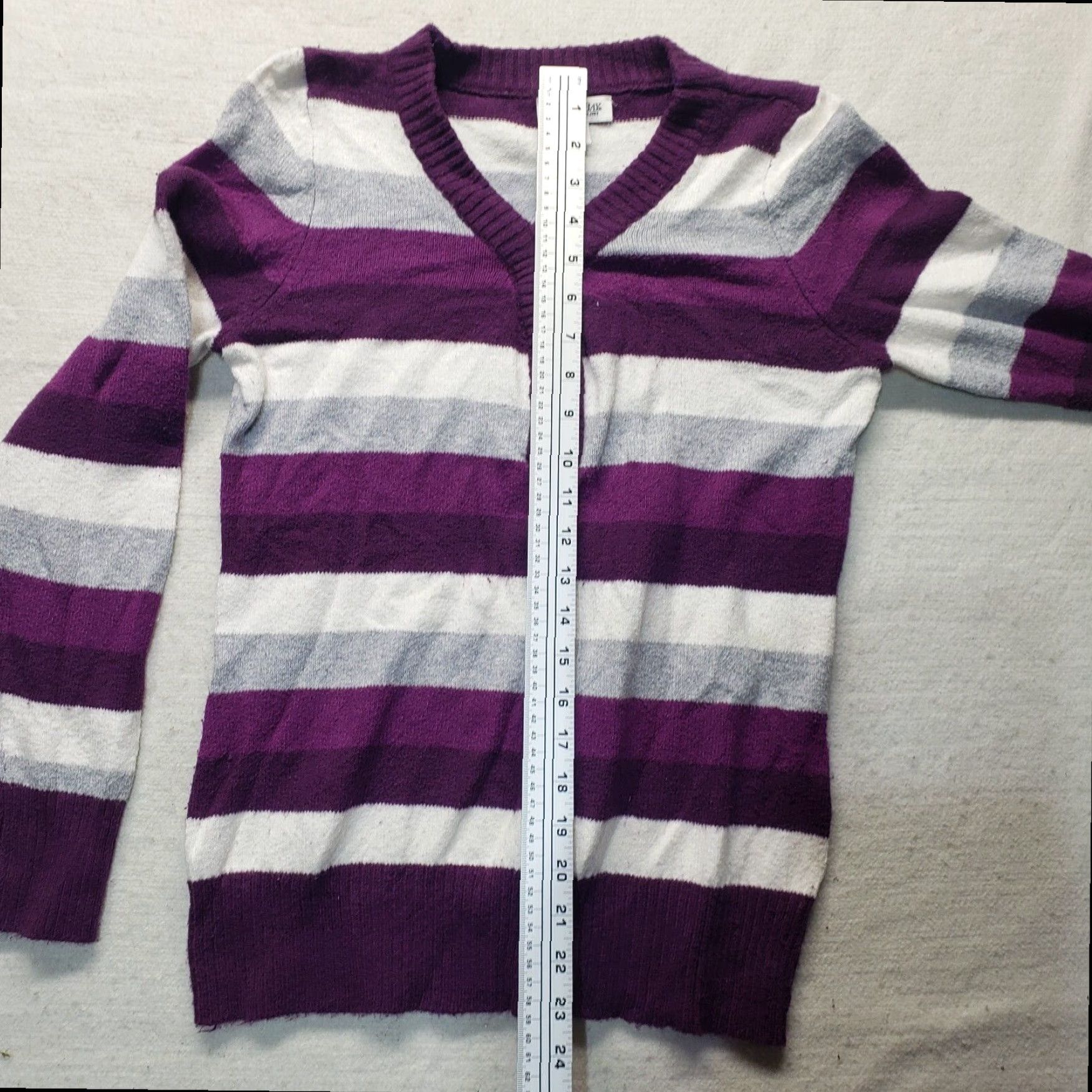 Vintage St. John's Bay Women's Purple White Striped Long Sleeve Sweater Adult Medium Size M / US 6-8 / IT 42-44 - 6 Thumbnail