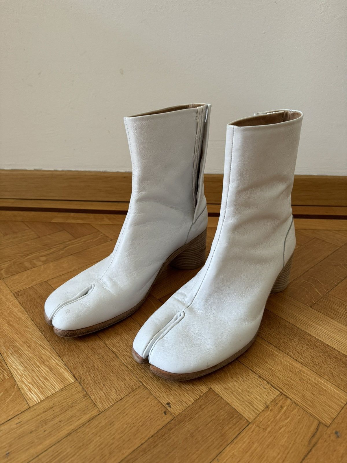 MAISON MARGIELA white ankle tabi