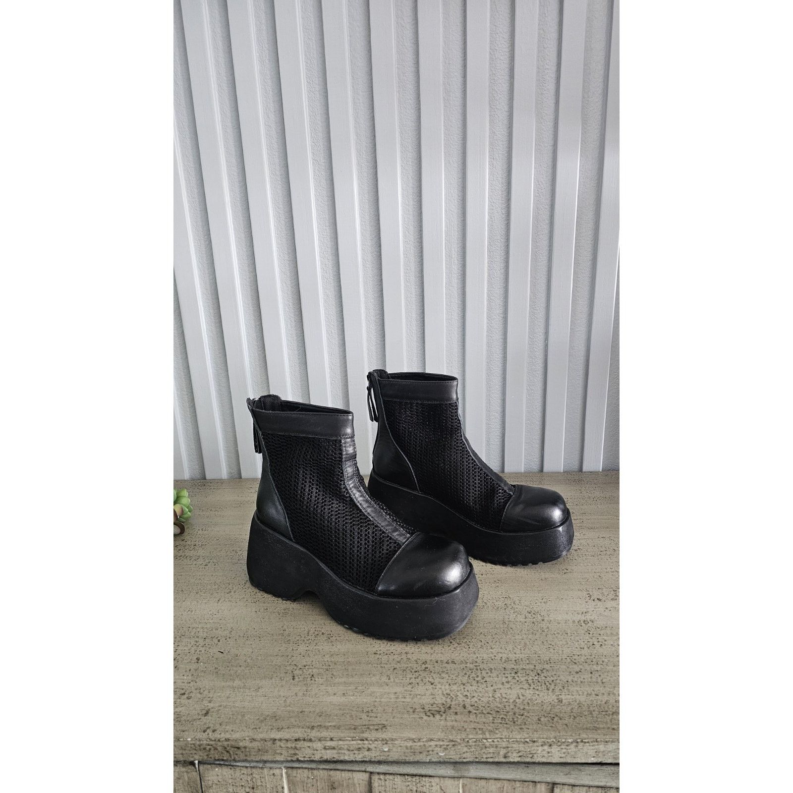 & Other Stories Black Leather and Mesh Platform Boots Ankle Boots Size 7.5 Size US 7.5 / IT 37.5 - 2 Thumbnail