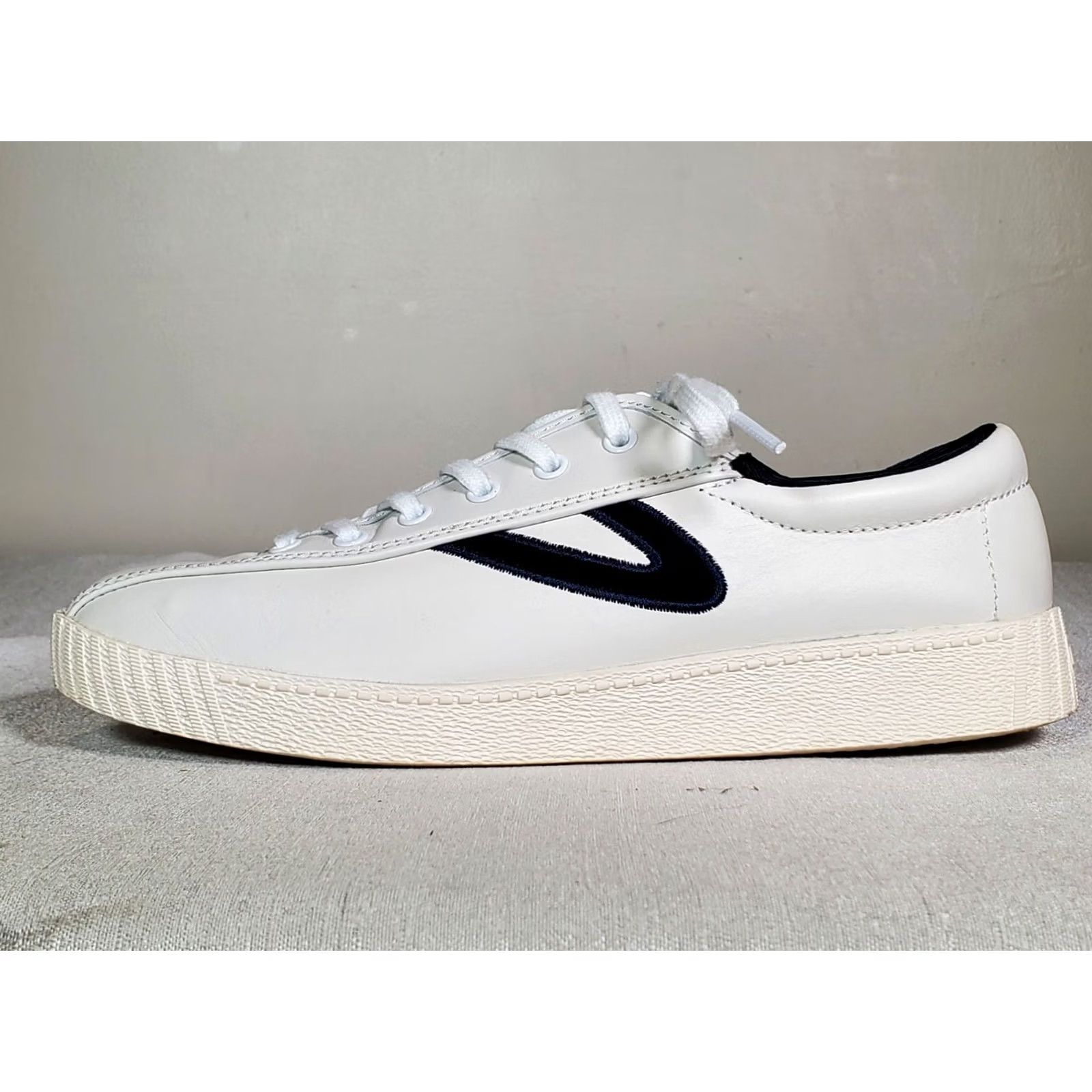 Tretorn Tretorn Nylite Plus Sneaker White Leather Velvet Navy Logo Womens US 7.5, 5.5 UK Size US 6 / IT 36 - 4 Thumbnail