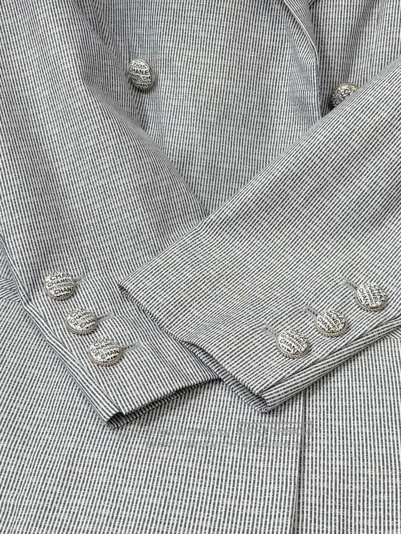 Chanel Chanel 24P light gray double-breasted lapel blazer Size XS / US 0-2 / IT 36-38 - 4 Thumbnail