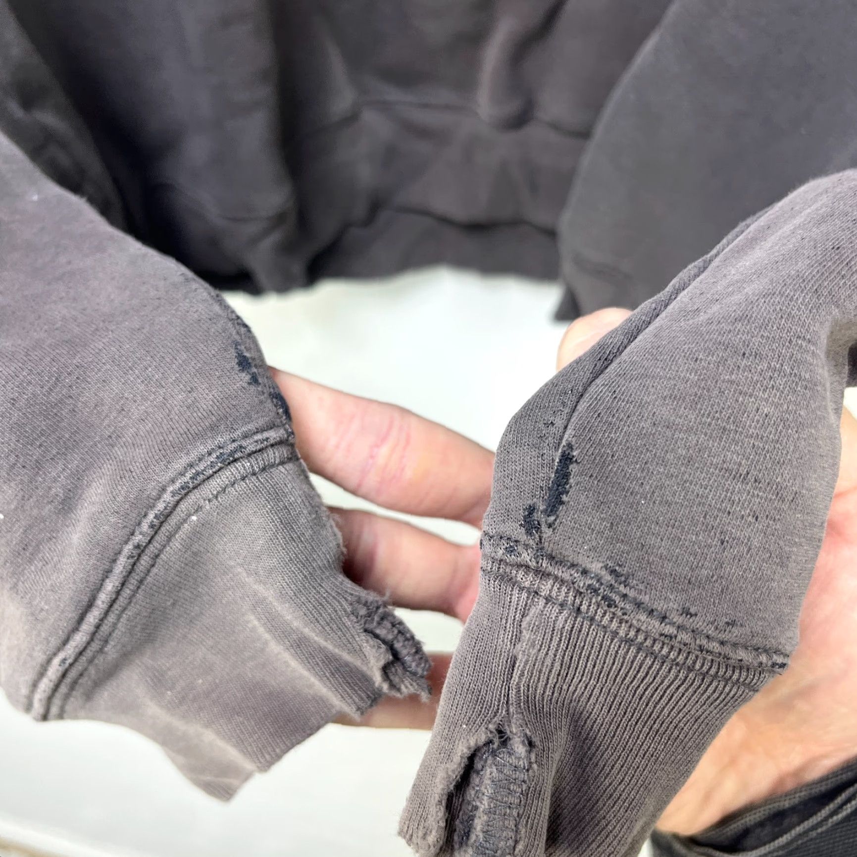Eddie Bauer VINTAGE Sun Faded Blank Gray Black Raglan Sweatshirt S Gray 90s USA Eddie Bauer Sweatshirt Mens Size US S / EU 44-46 / 1 - 5 Thumbnail