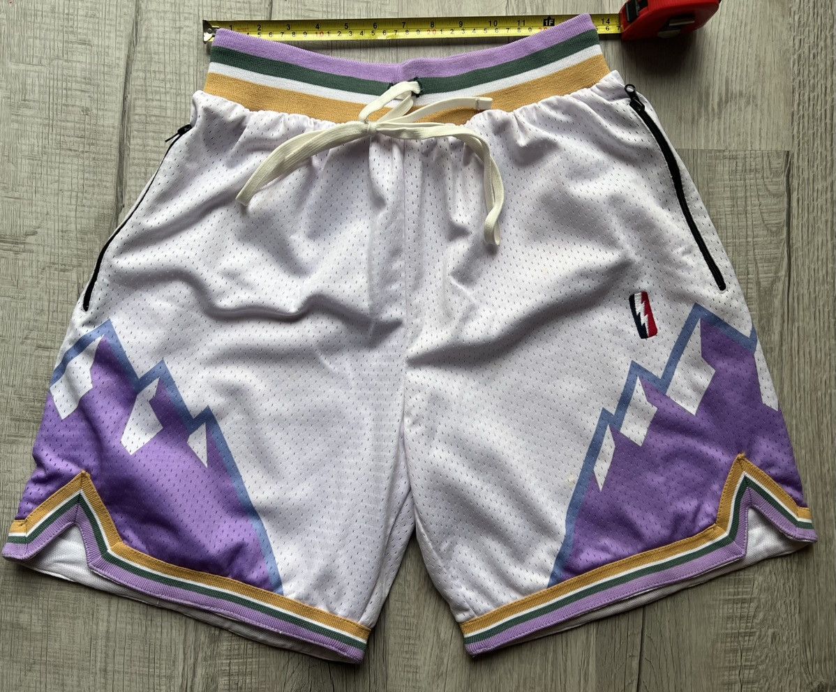 Collect and Select Collect and Select Utah Jazz shorts Size US 32 / EU 48 - 1 Thumbnail