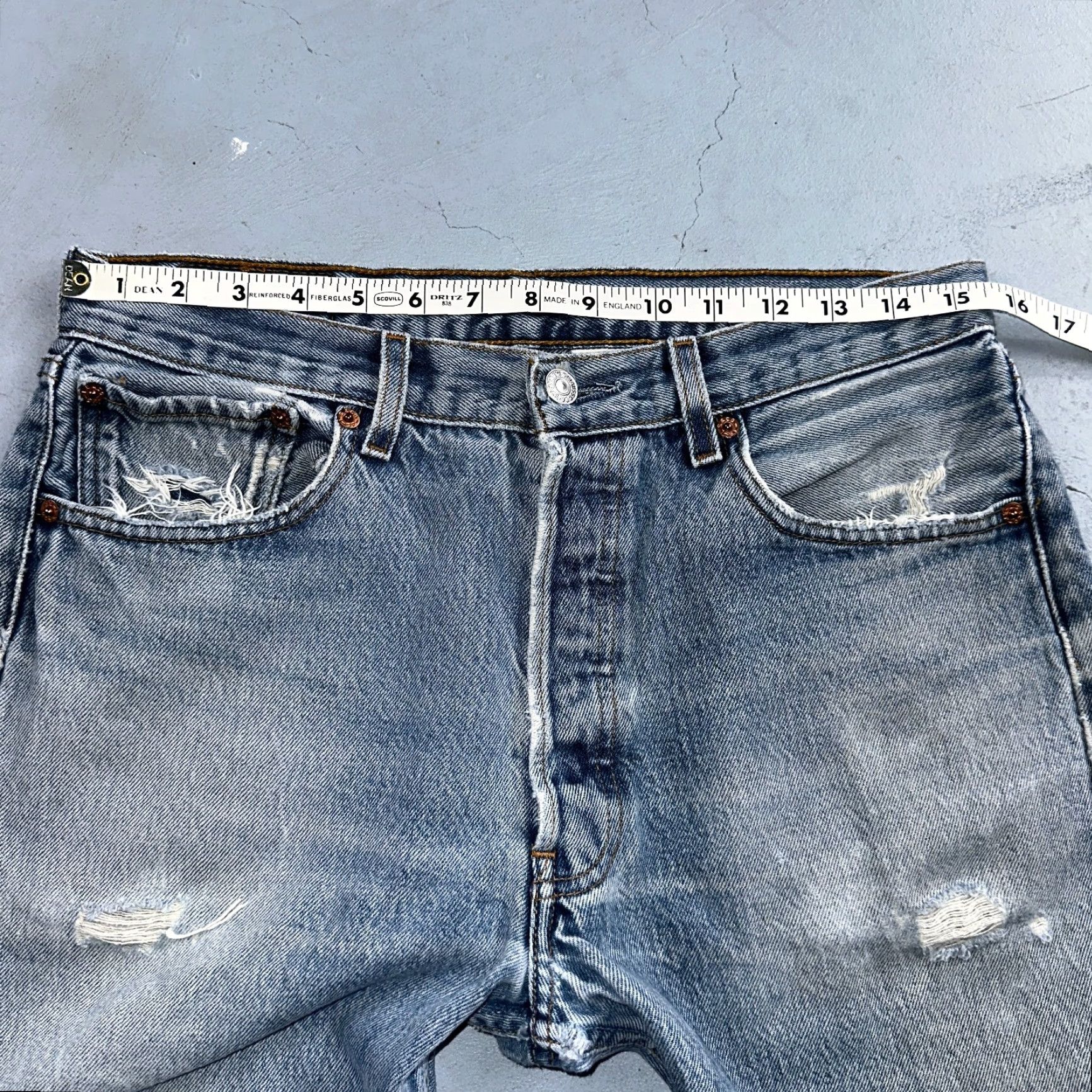 Levi's VINTAGE Levi's 501 Jeans Straight Blue Light Wash 33x36 501 Series USA 90s Mens Regular Jeans Size US 33 - 7 Thumbnail