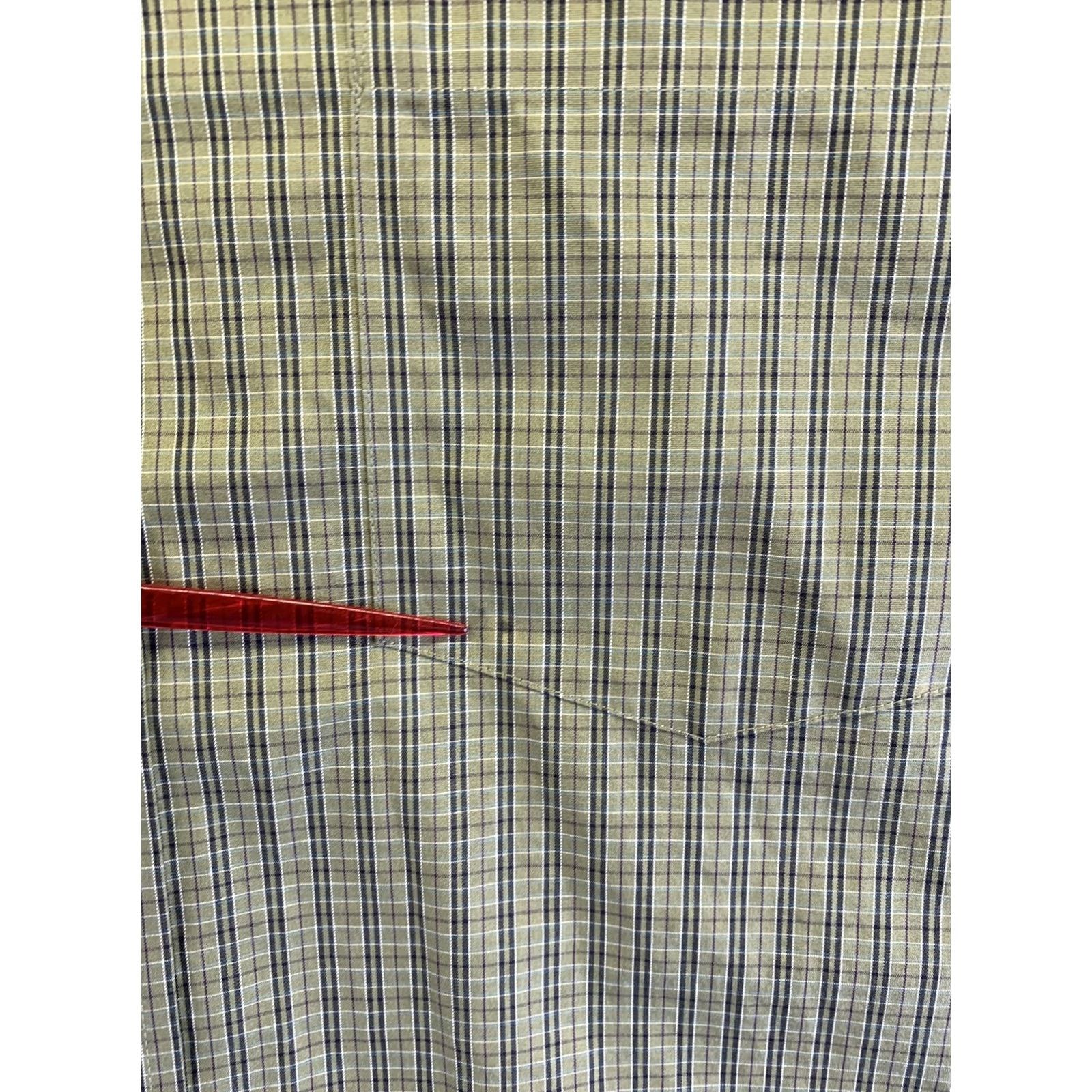 Eddie Bauer Eddie Bauer Button-Down Shirt Mens Green Plaid Relaxed Wrinkle Resistant L Size US L / EU 52-54 / 3 - 4 Thumbnail