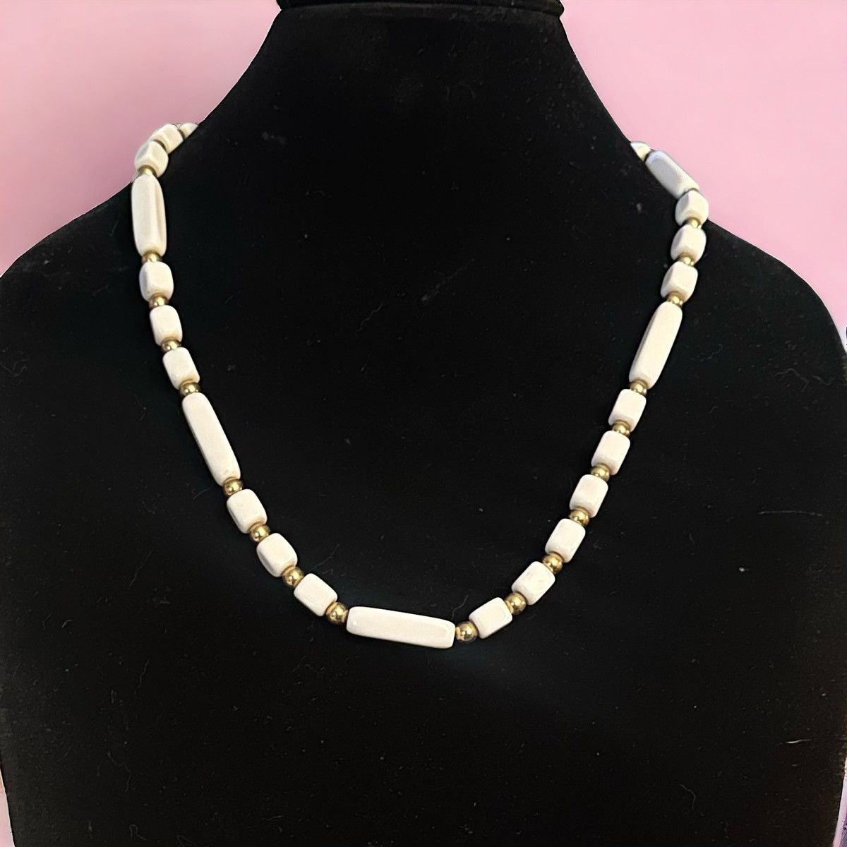 Vintage Vintage Trifari white lucite bead necklace Size ONE SIZE - 1 Thumbnail