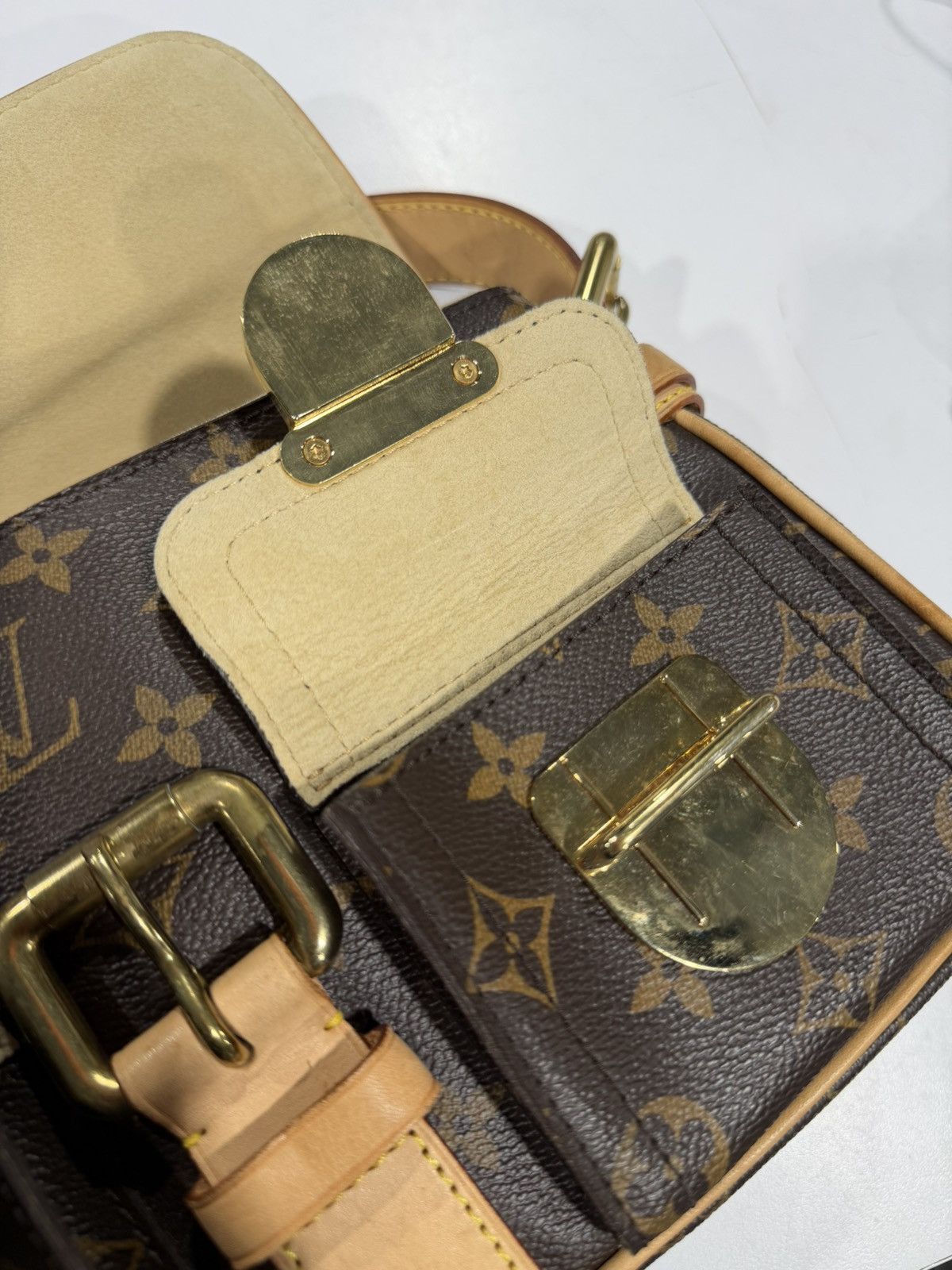 Louis Vuitton Louis Vuitton Monogram Hudson PM Bag Size ONE SIZE - 11 Thumbnail