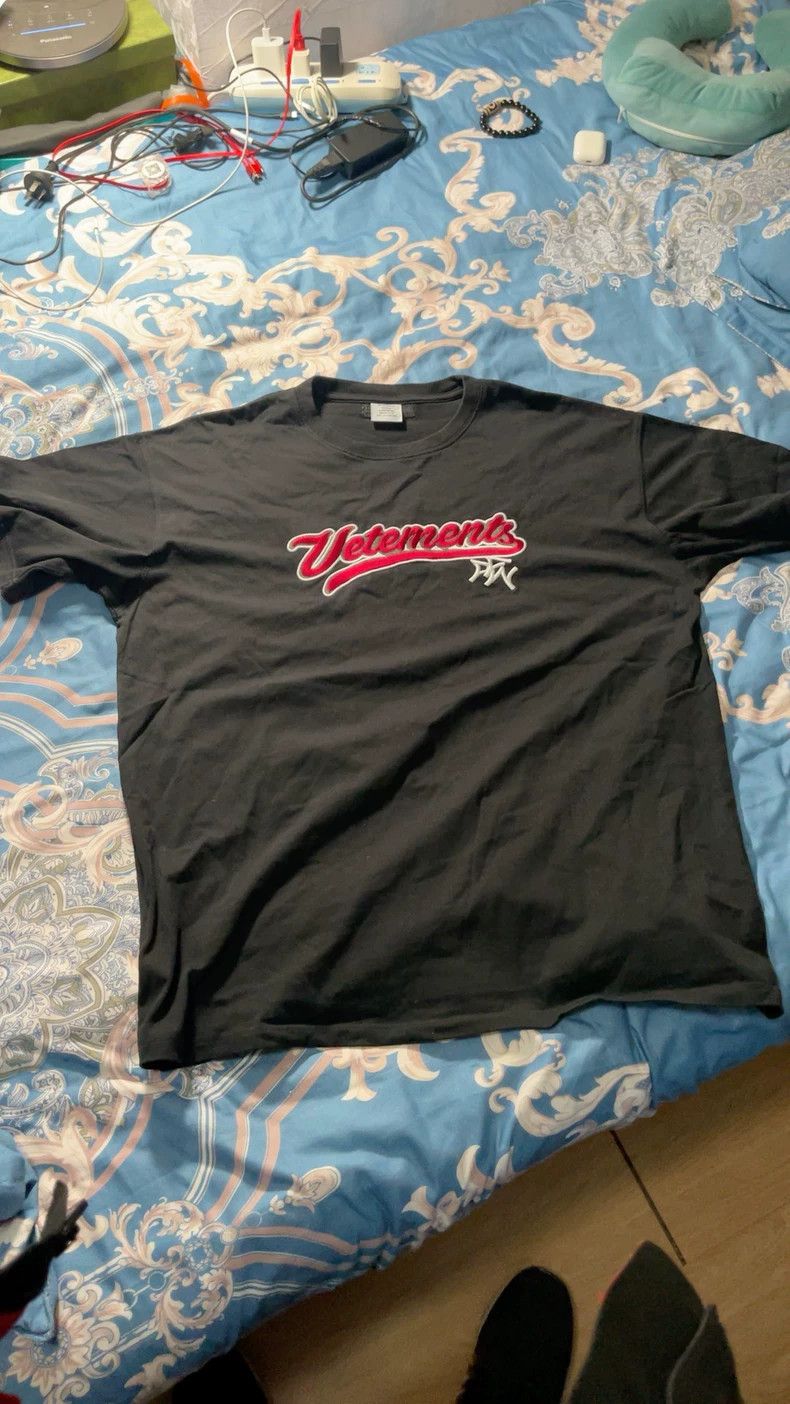 Vetements Vetements 23ss slogan short-sleeve T-shirt + Size: L Size US L / EU 52-54 / 3 - 1 Thumbnail