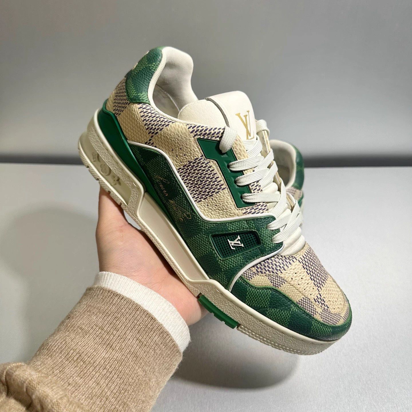 Louis Vuitton Louis Vuitton Trainer White Green Checkerboard 6/40 EU Used Size US 7 / EU 40 - 8 Thumbnail