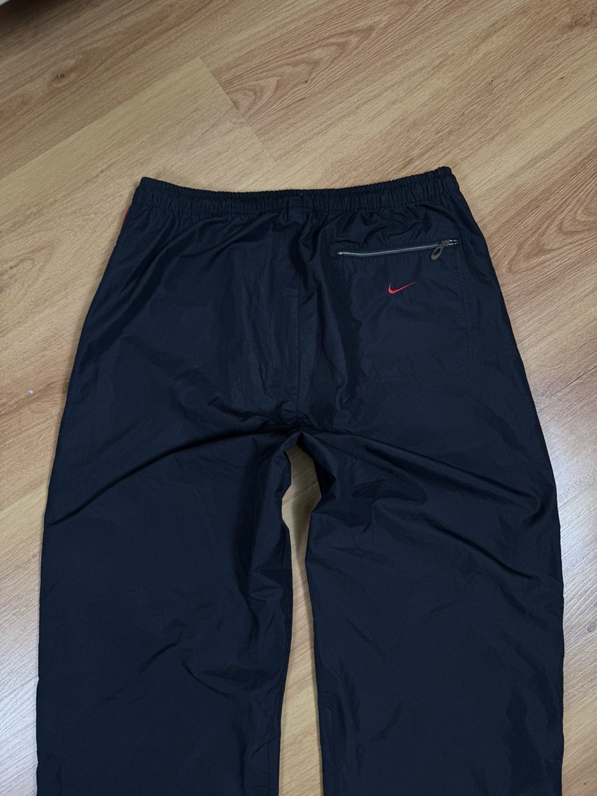 Nike Vintage Nike Nylon Pants Swoosh Black 90s Streetwear XL Size US 32 / EU 48 - 21 Thumbnail