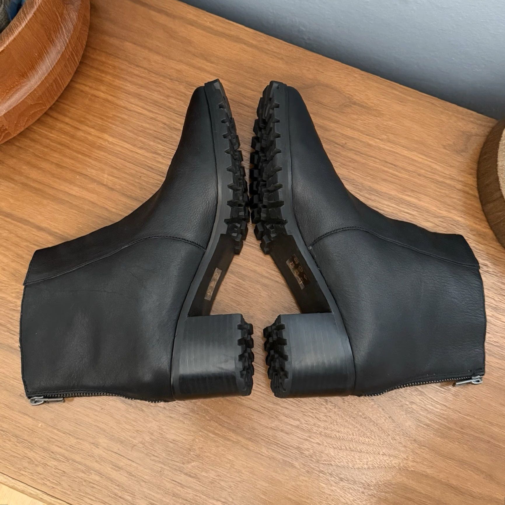 Madewell Madewell Boots Adult Women 9.5 Black Lugsole Leather Ankle Boots Back Zip Square Toe Cushioned Lined Size US 10 / IT 40 - 5 Thumbnail