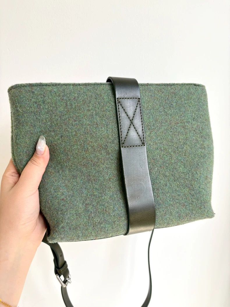 Vivienne Westwood Vivienne Westwood size os Green plush felt bag crossbody ba Size ONE SIZE - 4 Thumbnail