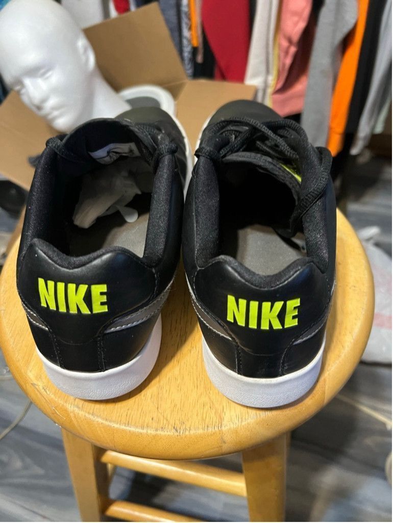 Nike Men's Nike Loyal LW Sneakers Black Neon Yellow Size 9.5 Size US 9.5 / EU 42-43 - 3 Thumbnail