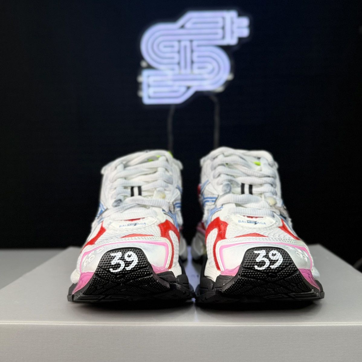 Balenciaga Balenciaga Runner White/Blue/Red Size US 6.5 / EU 39-40 - 4 Thumbnail
