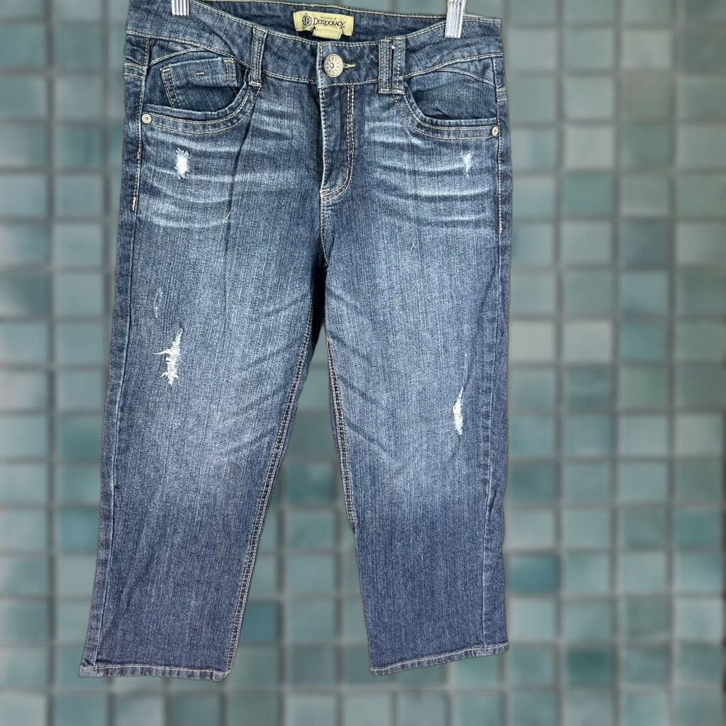 Vintage Democracy Jeans Cropped Distressed Blue Denim 8 Womens Regular Size 30 Inseam 22 Back Pockets Embroidered Belt Loops 5-Pocket Size 30" / US 8 / IT 44 - 1 Thumbnail