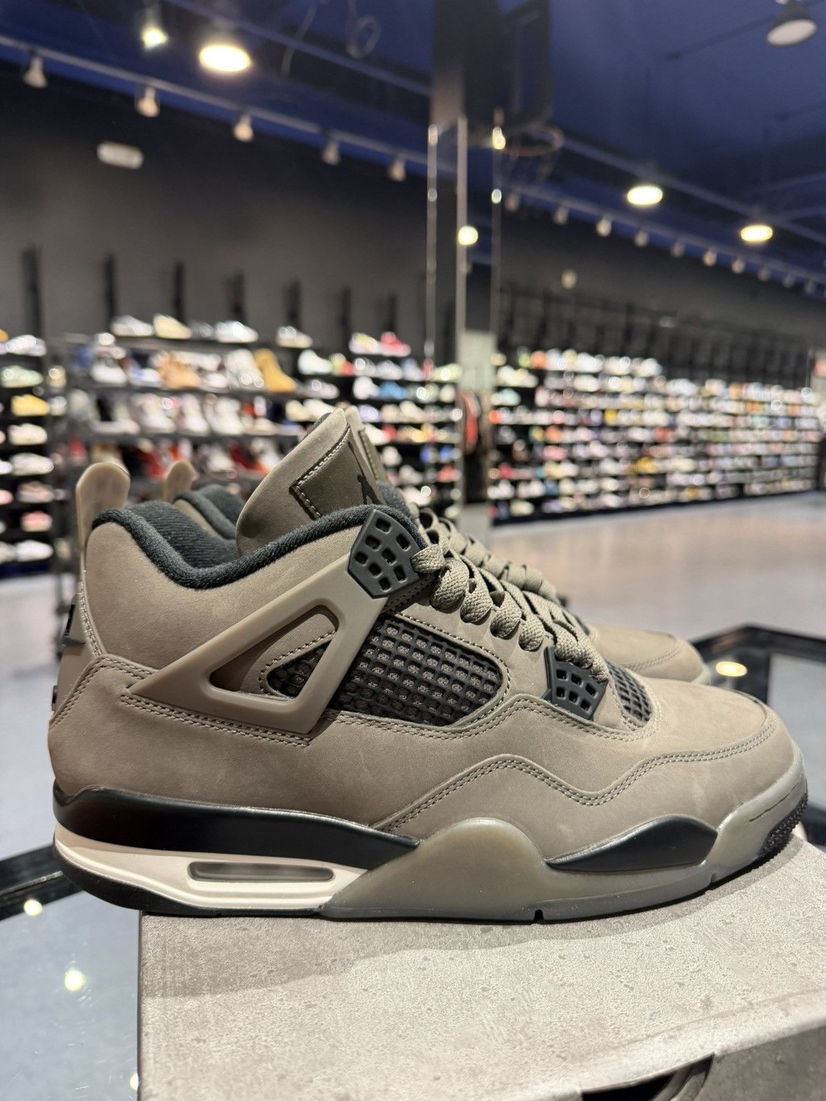 Jordan Brand Size 10.5 - Jordan 4 Retro Cave Stone Size US 10.5 / EU 43-44 - 3 Thumbnail