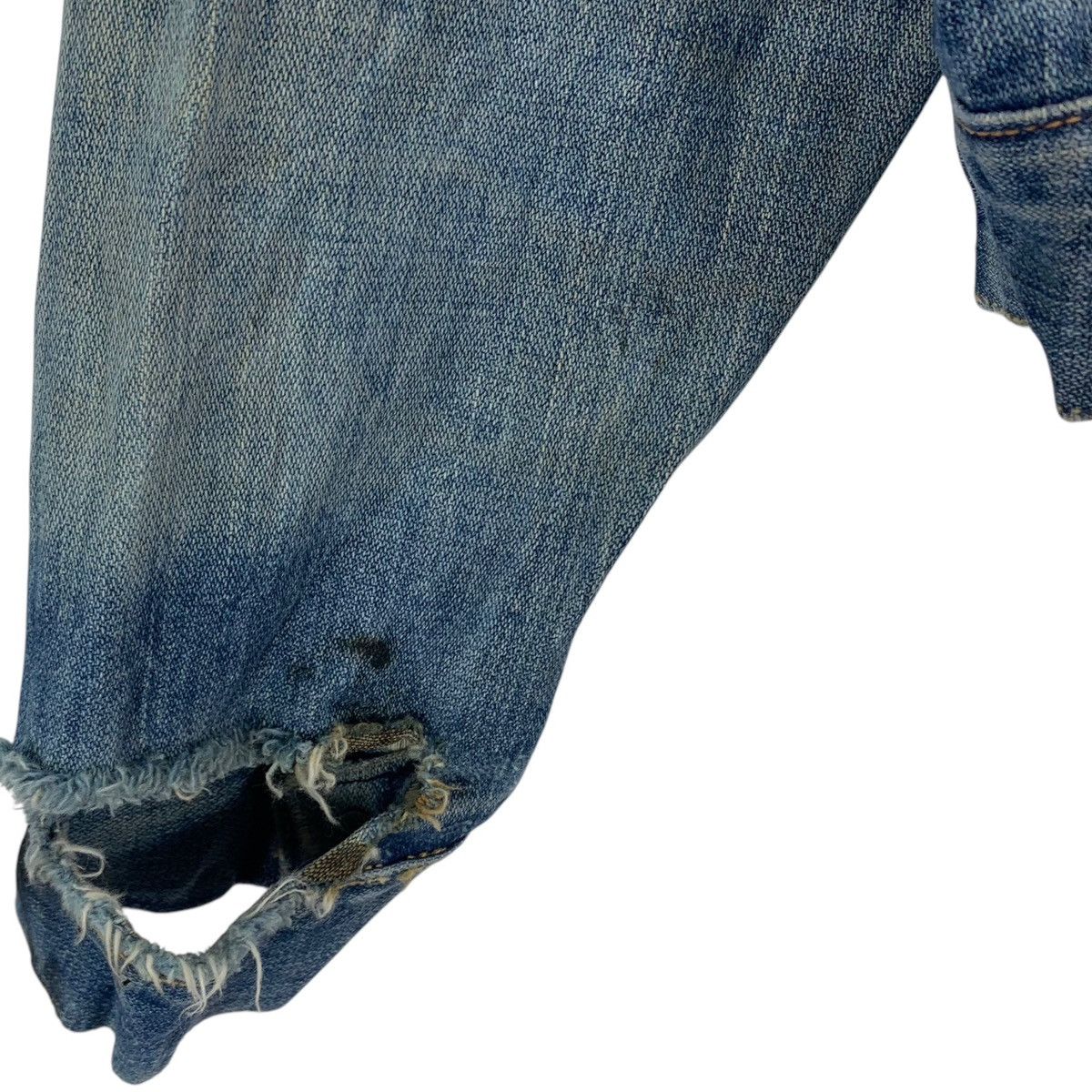 Vintage VINTAGE MAVERICK DISTRESSED DENIM TRUCKER JACKET Size US S / EU 44-46 / 1 - 8 Thumbnail