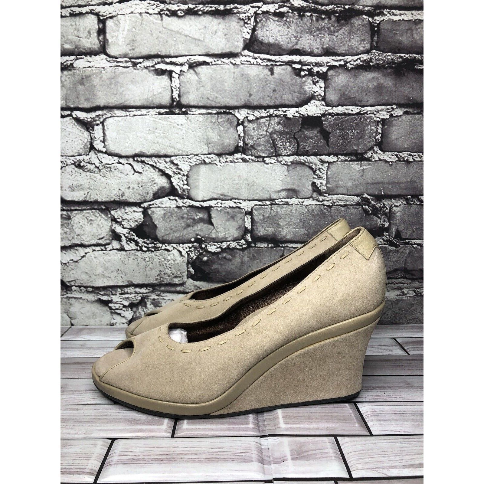 Other Taryn Rose Beige Suede Leather Peep Toe Dress High Wedges Wo Size US 9 / IT 39 - 12 Thumbnail