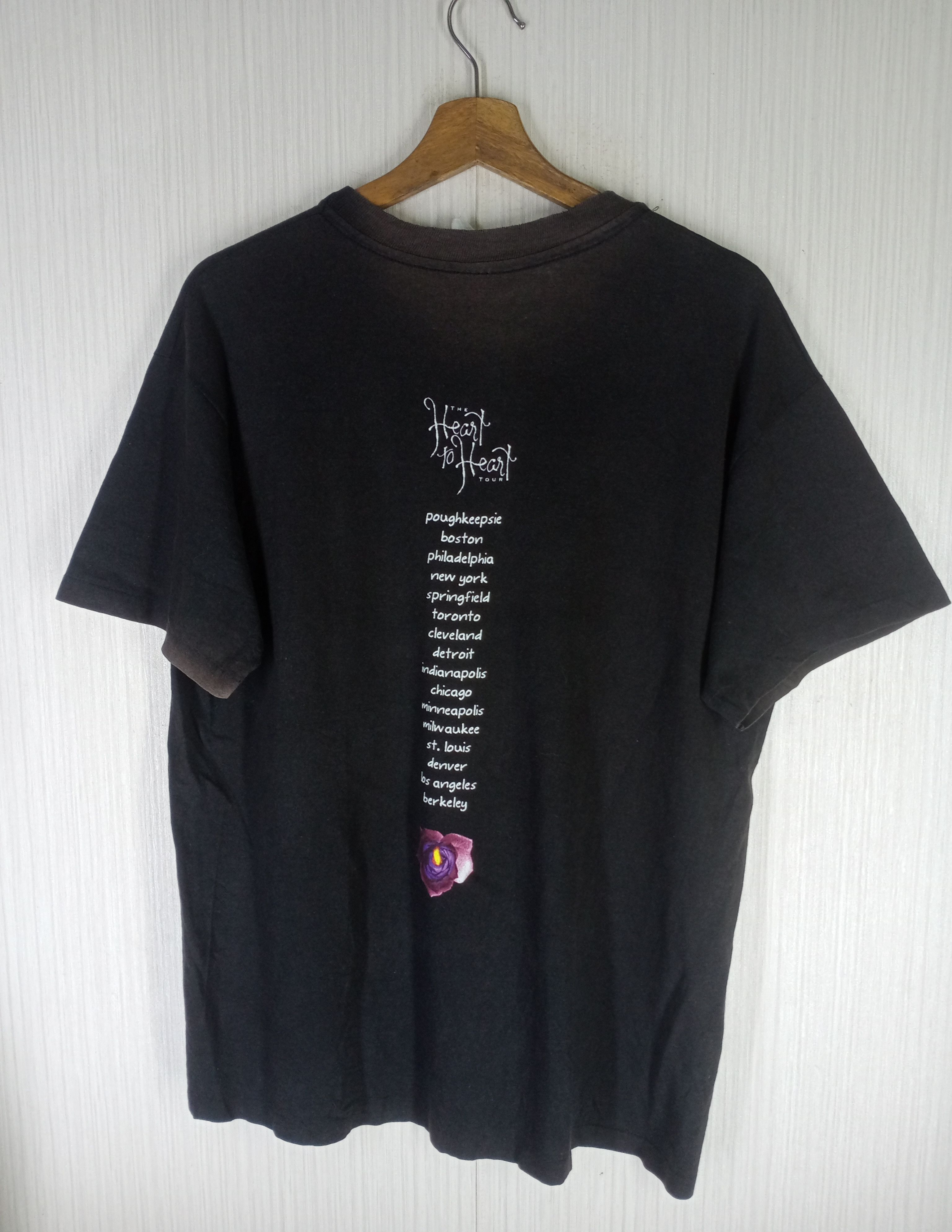 Band Tees Vintage 1983 The Head To Hearts Tour Nancy & Ann Wilson Size US L / EU 52-54 / 3 - 9 Thumbnail