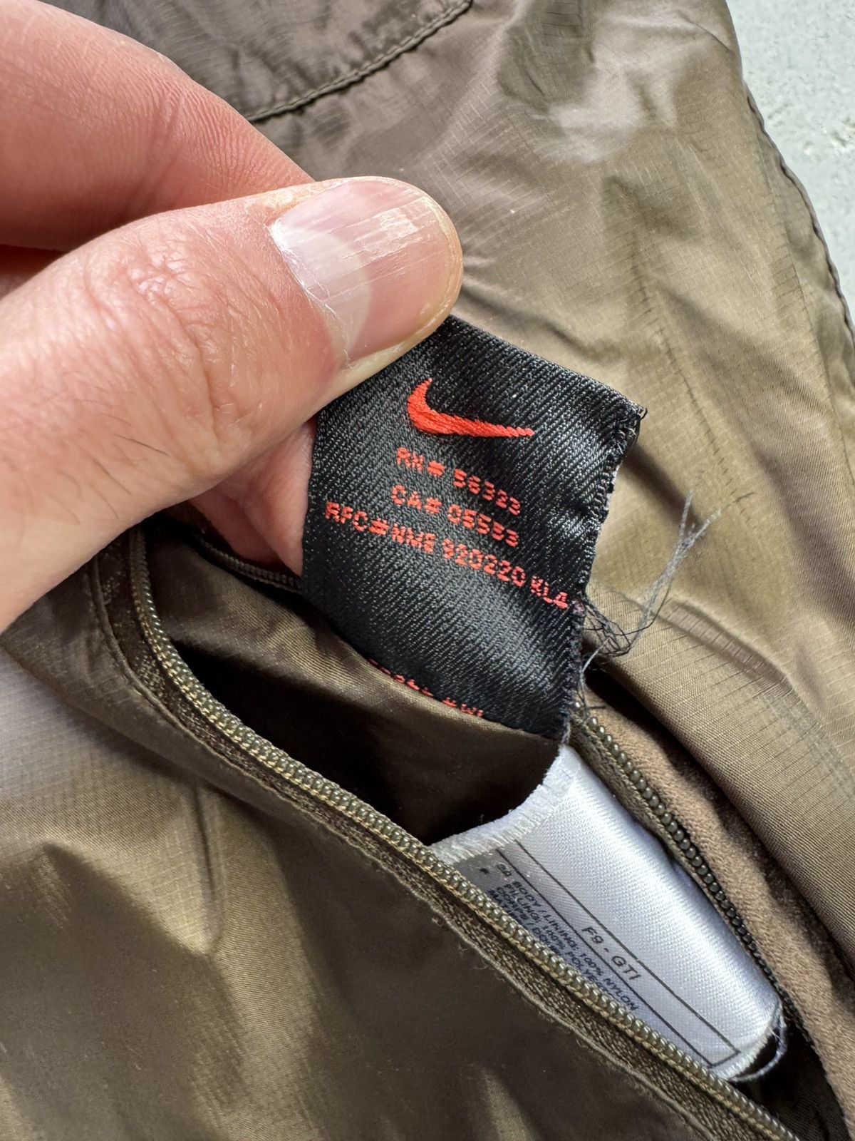 Nike Vintage Nike Reversible Down Vest Jacket Size US L / EU 52-54 / 3 - 11 Thumbnail