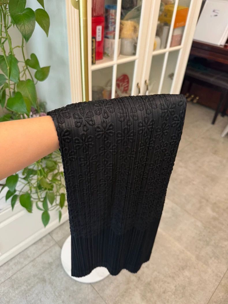 Issey Miyake Issey Miyake size:3 Black pleated skirt Size 42" / US 20 - 7 Thumbnail