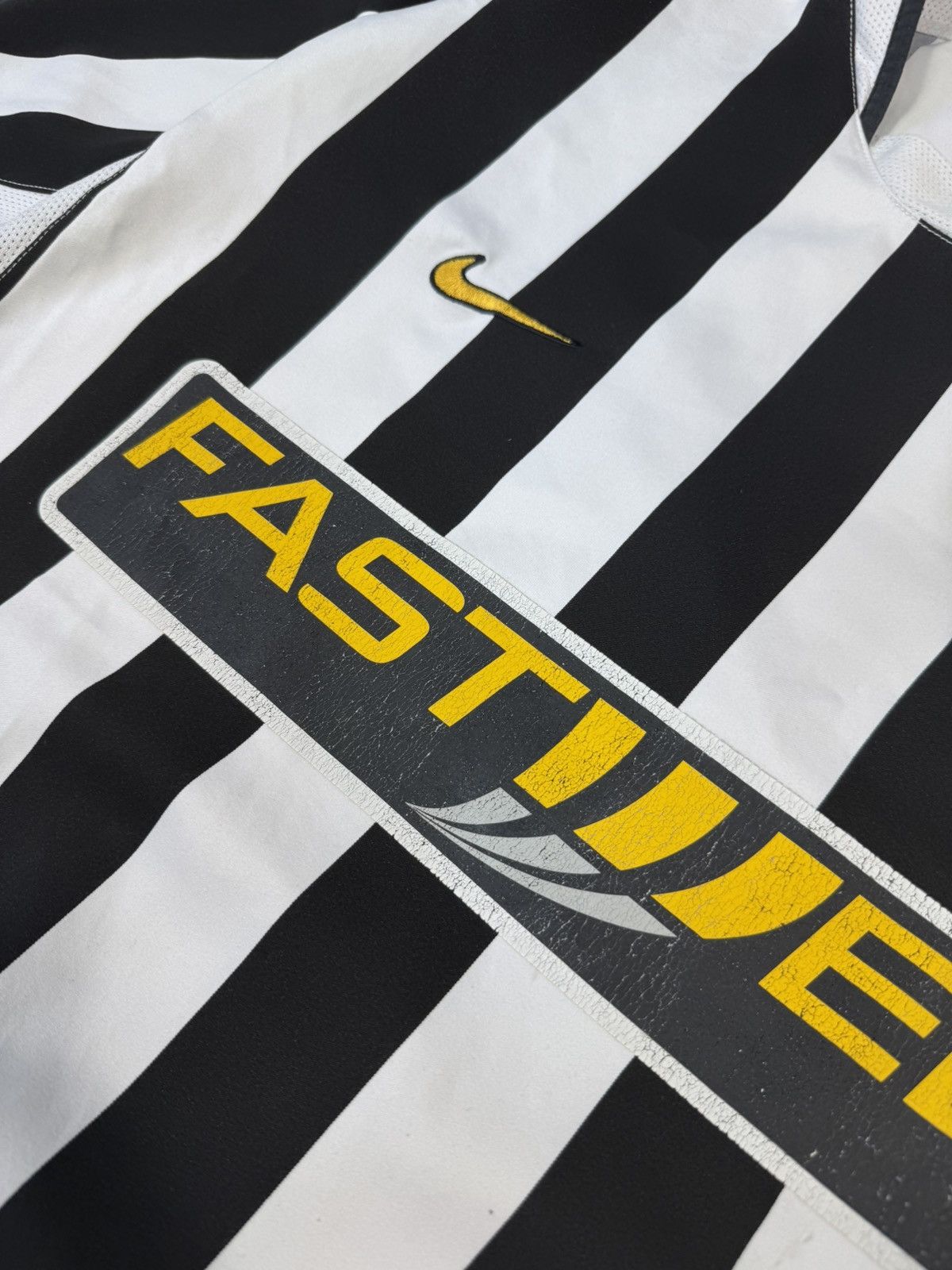 Nike Juventus Home Shirt 2003 Nike Football Jersey Size L Size US L / EU 52-54 / 3 - 3 Thumbnail