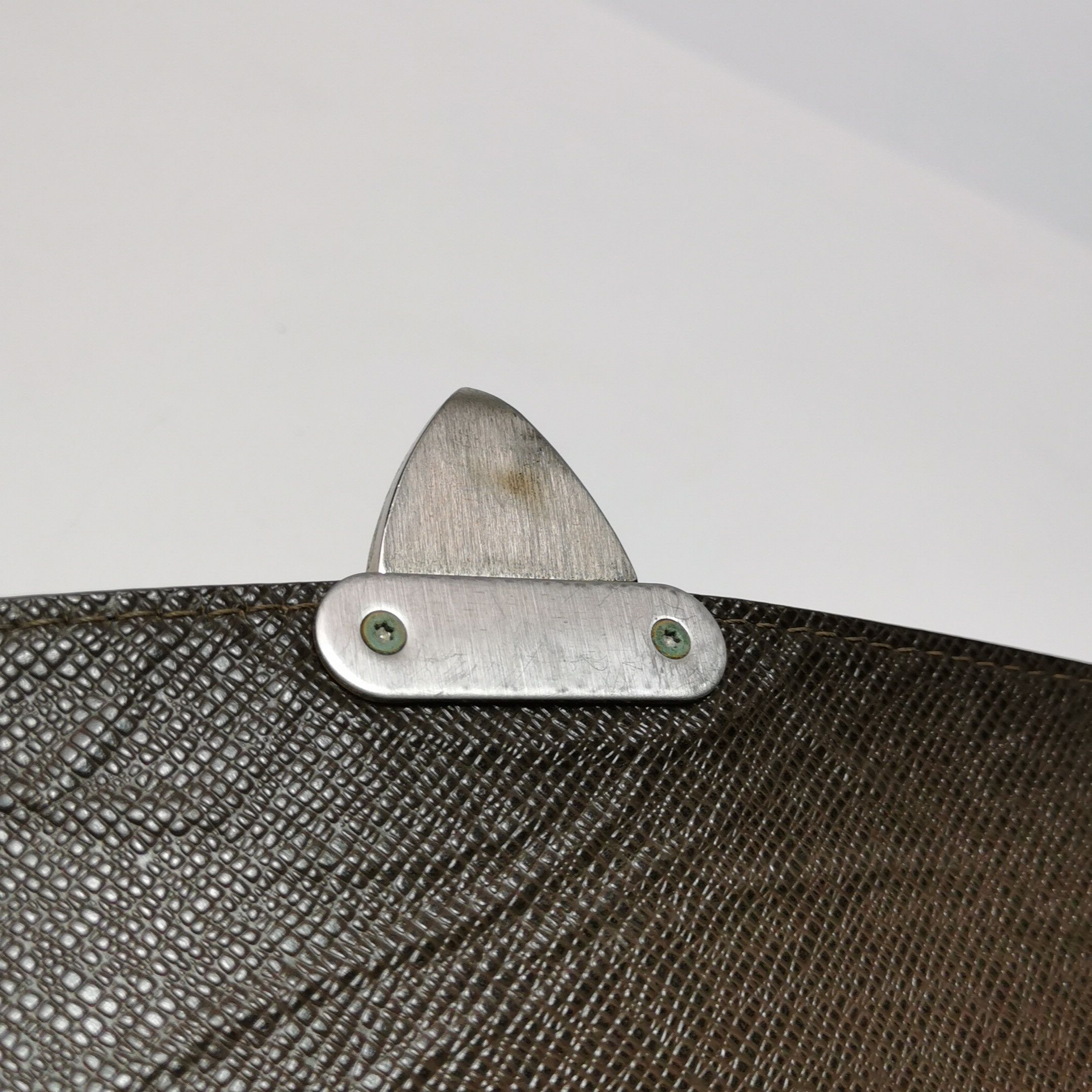 Louis Vuitton Louis Vuitton (LV) Cowhide Solid Color S-lock Clutch -y2506 Size ONE SIZE - 1 Thumbnail