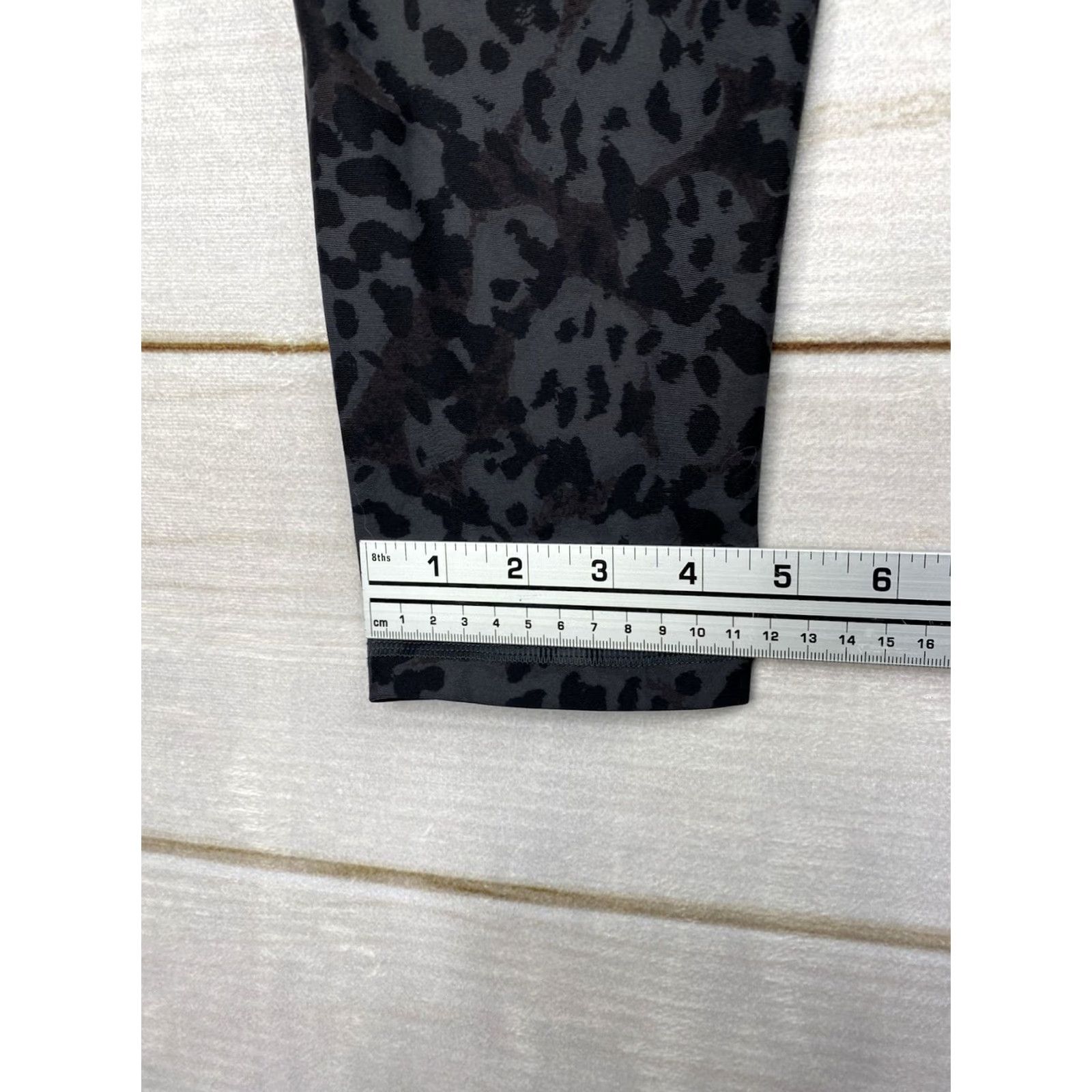 Old Navy Old Navy Active Powersoft Leggings Gray Black Cheetah Animal Print High Rise Gym Size 40" / US 18 - 6 Thumbnail