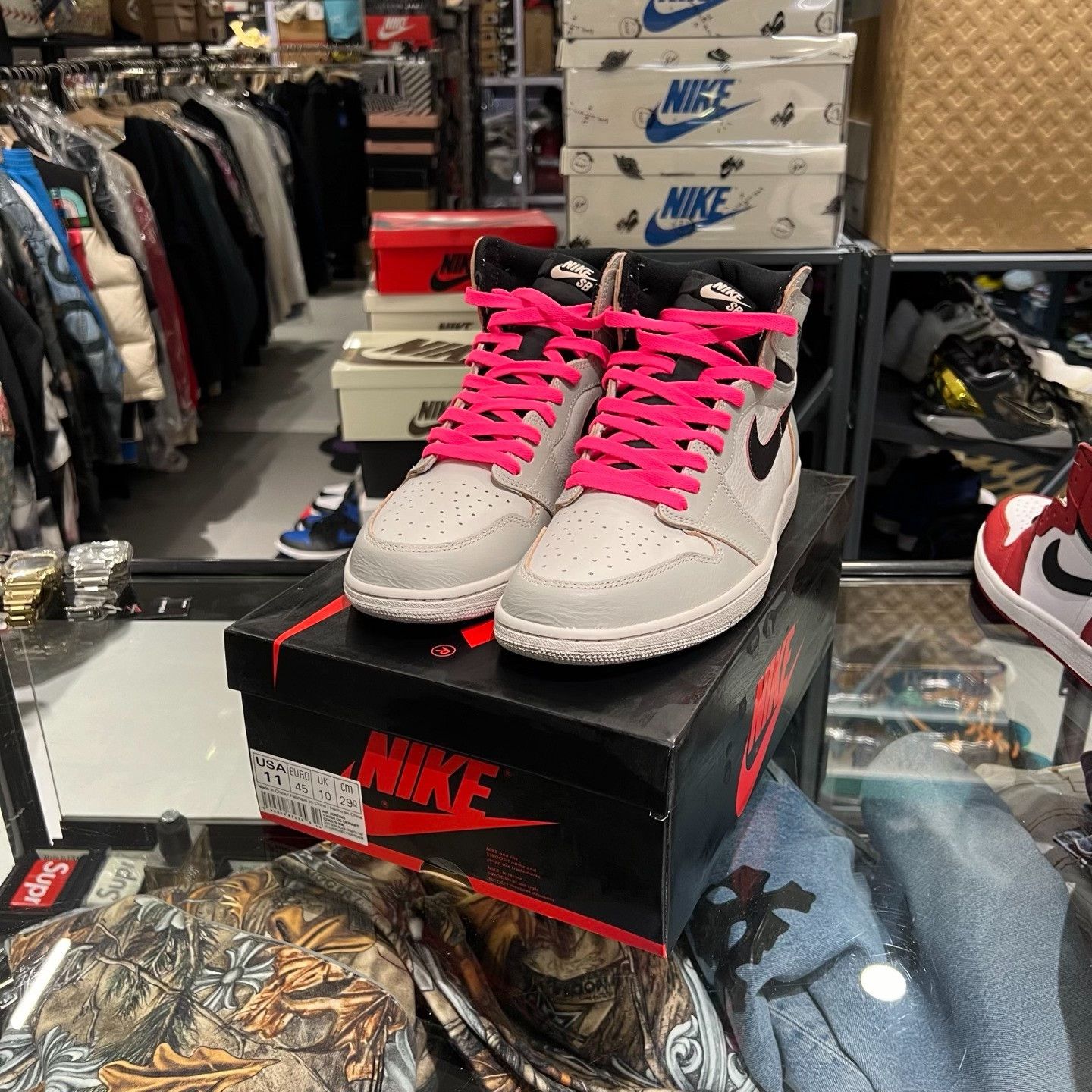 Nike Nike Lowtop Sneakers 11.5 Men Size US 11.5 / EU 44-45 - 1 Thumbnail