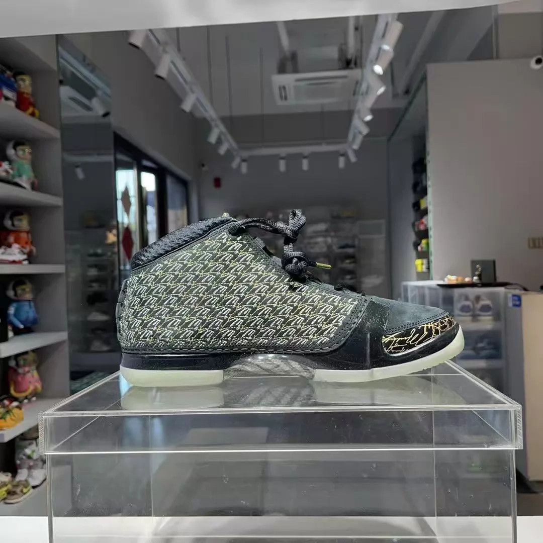 Nike Trophy Room x AJ23 Black/Gold 44.5 Tried On Size US 10.5 / EU 43-44 - 5 Thumbnail