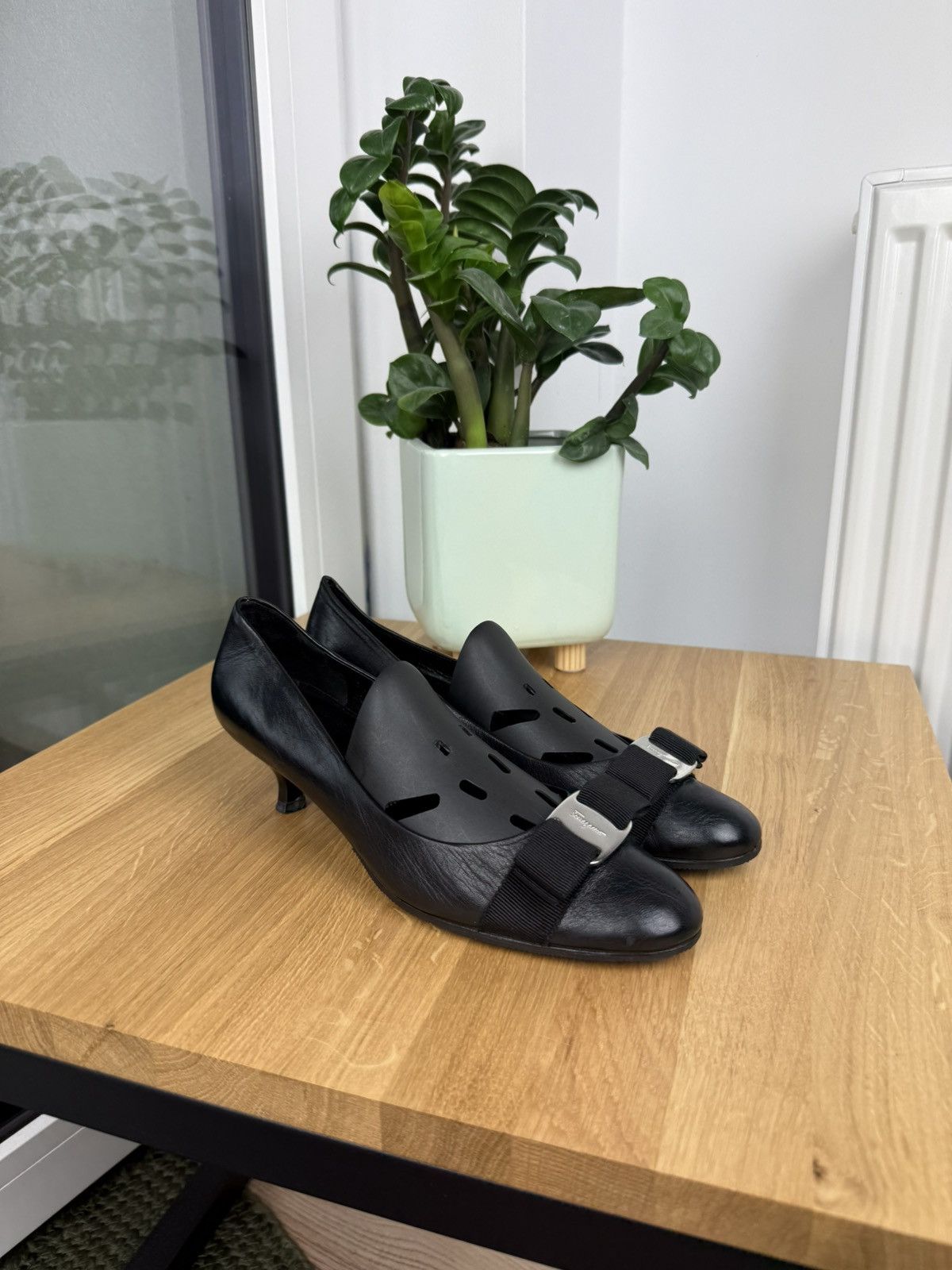 Salvatore Ferragamo Salvatore Ferragamo women heel shoes flats mules Size US 10 / IT 40 - 2 Thumbnail