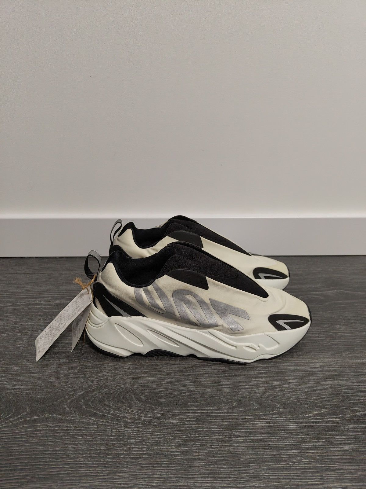 Yeezy Adidas Yeeze Boost 700 MNVN Laceless Analog Sneakers Size US 8 / EU 41 - 3 Thumbnail