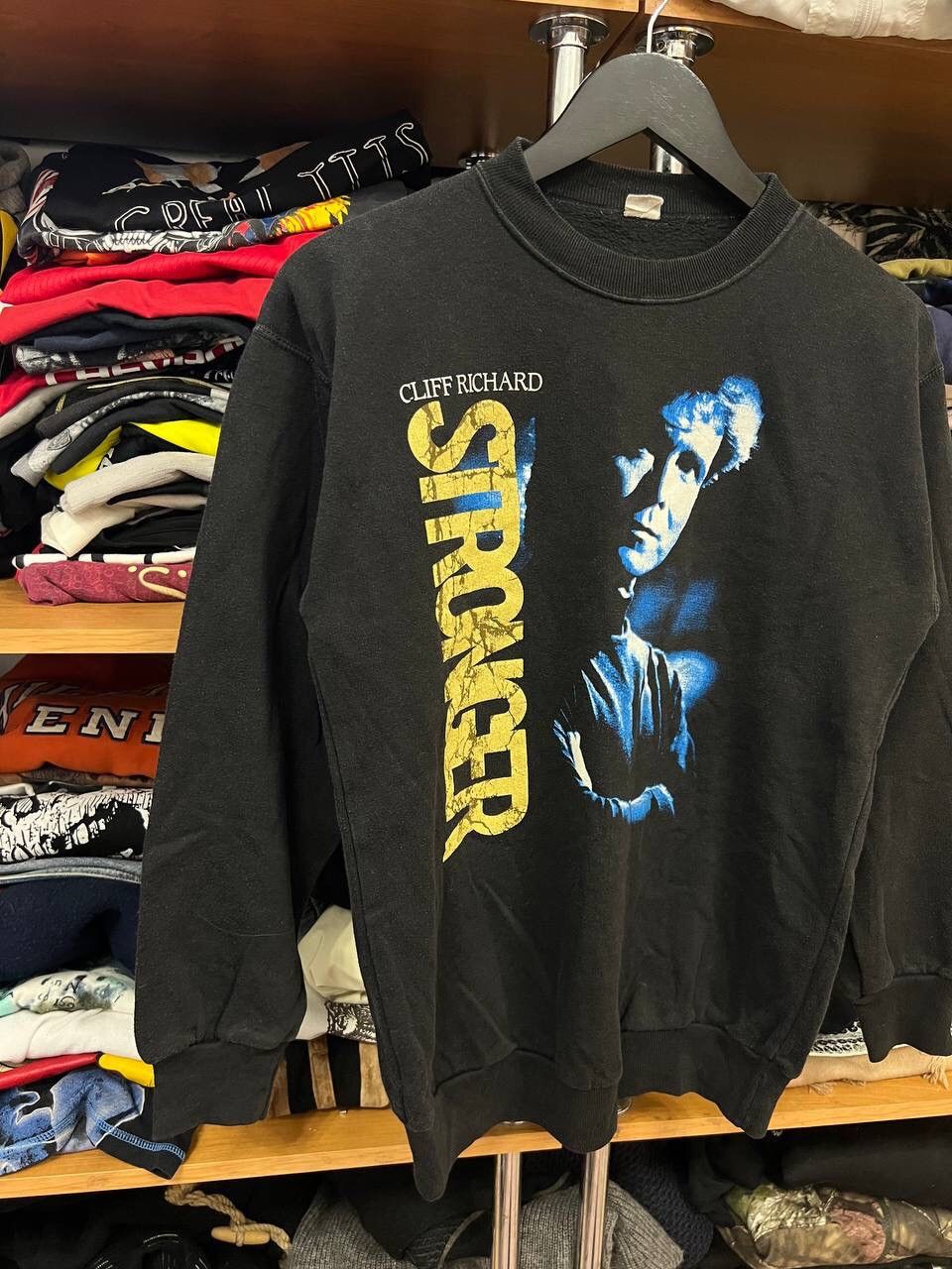 Vintage Cliff Richard Vintage Printed Y2K Musician Sweatshirt Size US M / EU 48-50 / 2 - 2 Thumbnail