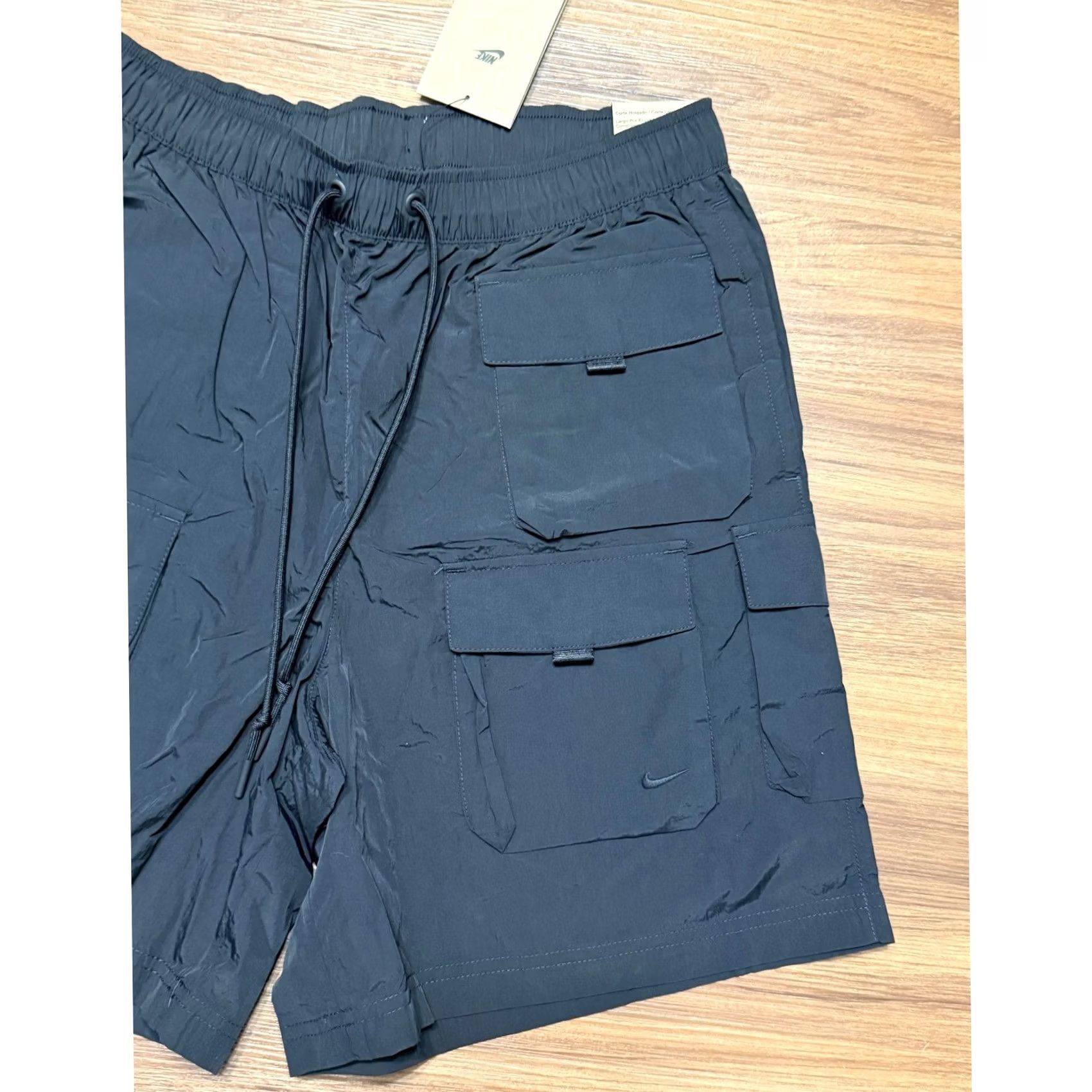 Nike Nike Tech Woven Loose Fit Cargo Shorts Black Nylon Utility (HJ0677-010) Size S Size US 28 / EU 44 - 2 Thumbnail