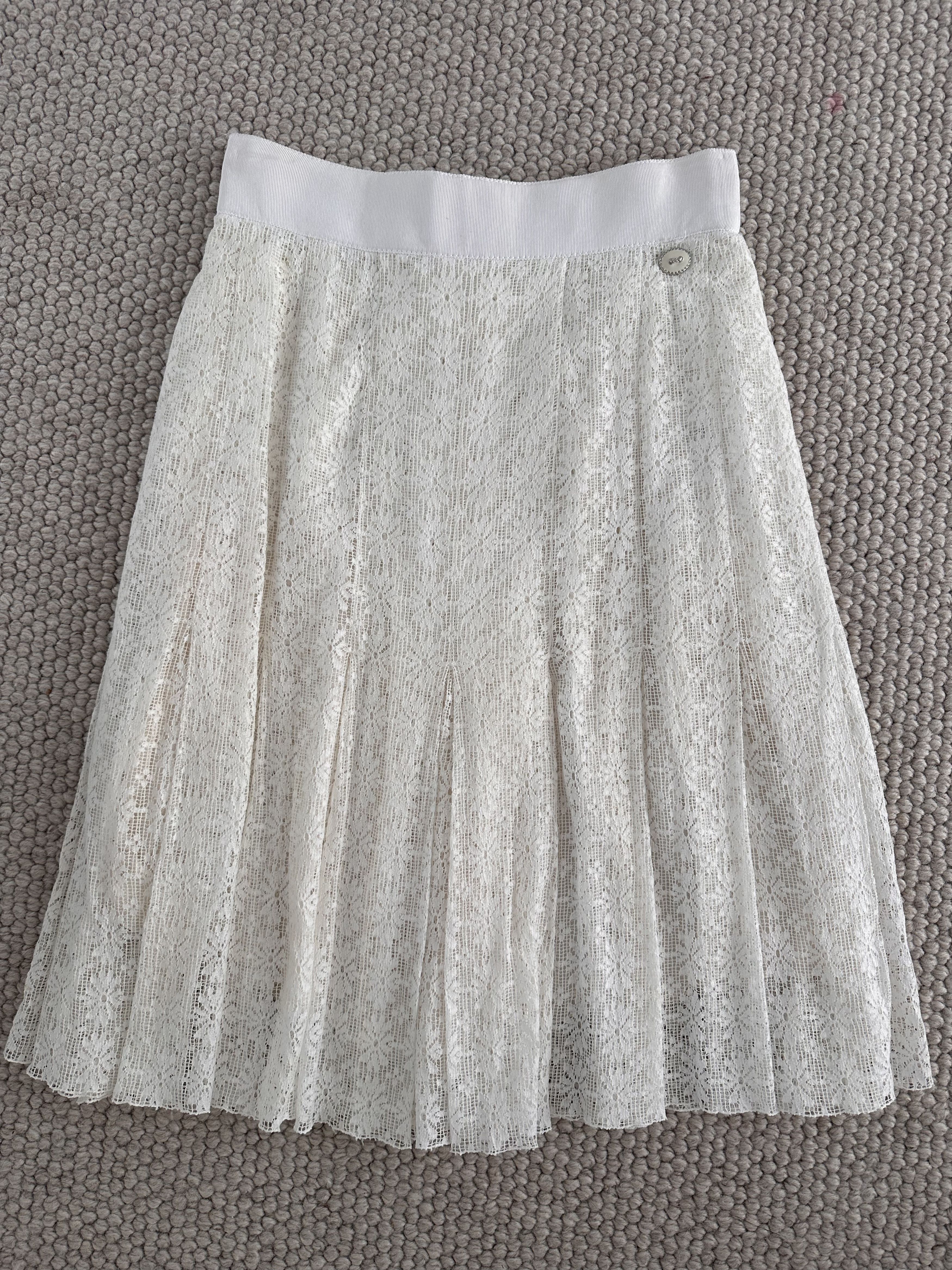 Chanel CHANEL off-white floral lace skirt Size 27" / US 4 / IT 40 - 1 Thumbnail