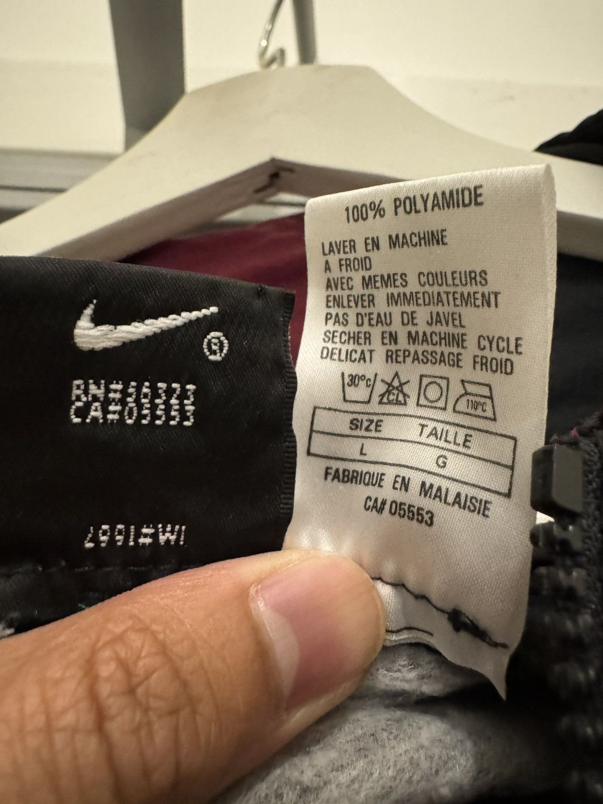 Nike × Vintage Vintage Nike Air Windbreaker - Black and Red Size US L / EU 52-54 / 3 - 8 Thumbnail