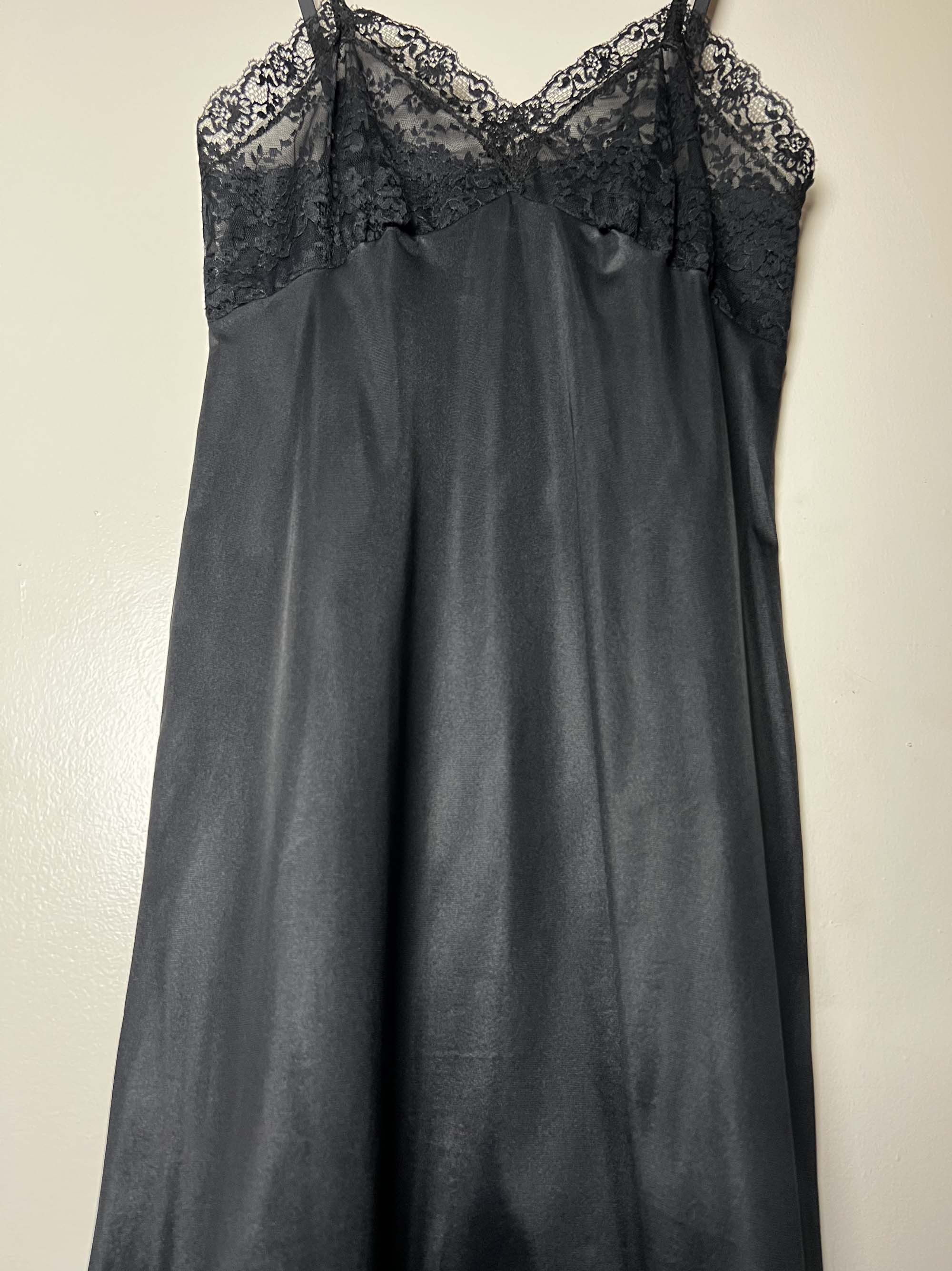 Vintage Vintage 1960's Black Lace Trimmed Slip Size ONE SIZE - 5 Thumbnail