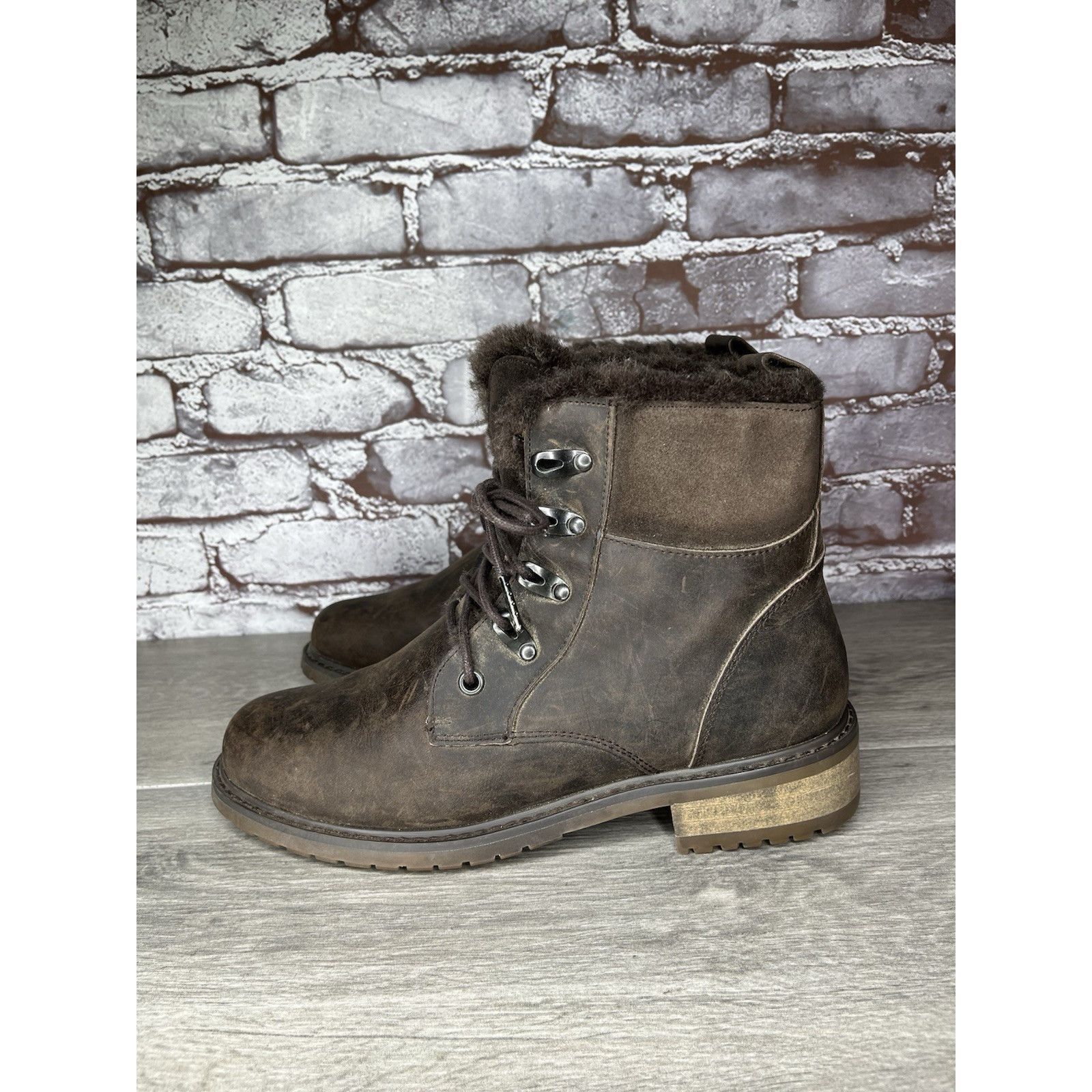 Ugg EMU Australia Waterproof Dark Brown Leather Ankle Hiker Boot Size US 9 / IT 39 - 16 Thumbnail