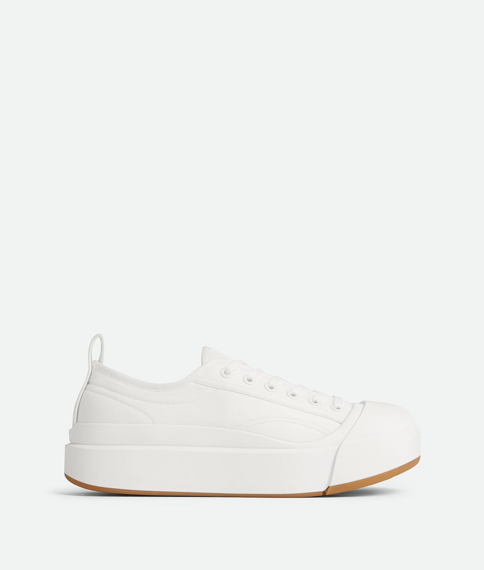 o1bcso1str0925 Vulcan Platform Sneakers in White