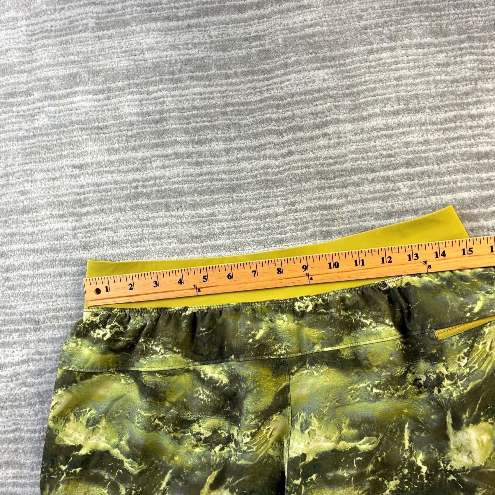 Lululemon Lululemon Shorts Mens M Green Camouflage 9" Running The Linerless Activewear Pockets Drawstring Regular Inseam 9" Baggy? Size US 30 / EU 46 - 7 Thumbnail