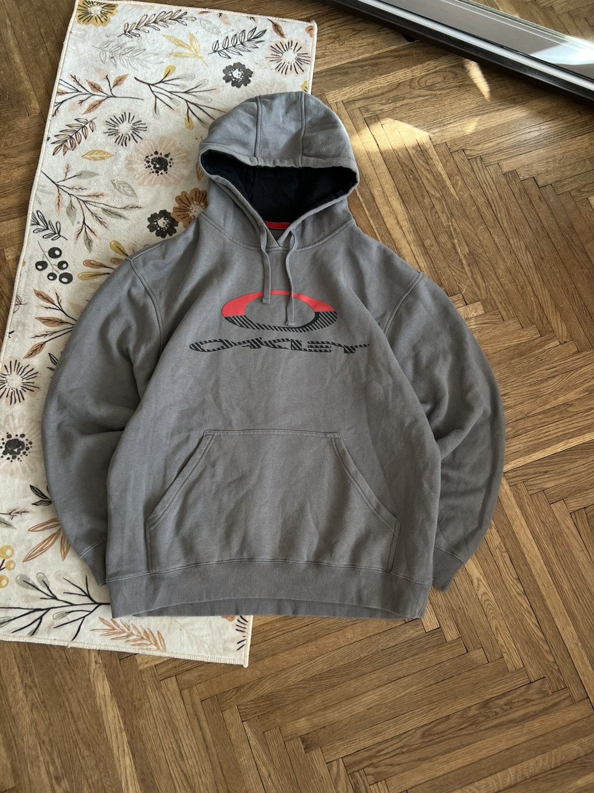 Oakley Vintage Oakley Front Logo Hoodie Size US L / EU 52-54 / 3 - 2 Thumbnail